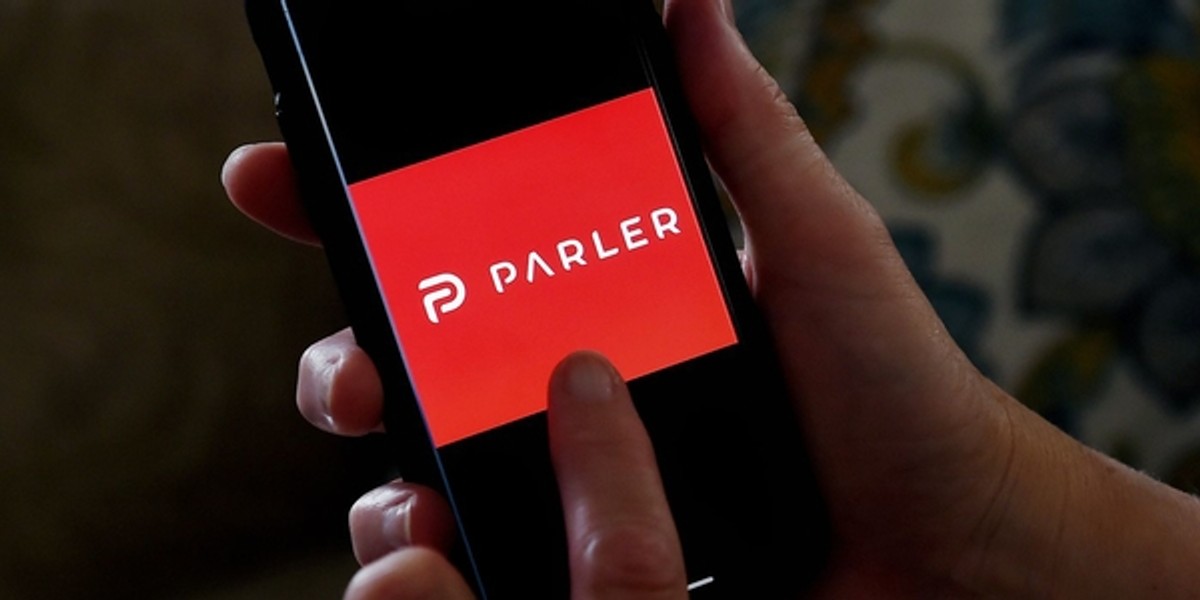 Заблокована в США соцмережа Parler перезапустити на російському хостингу
