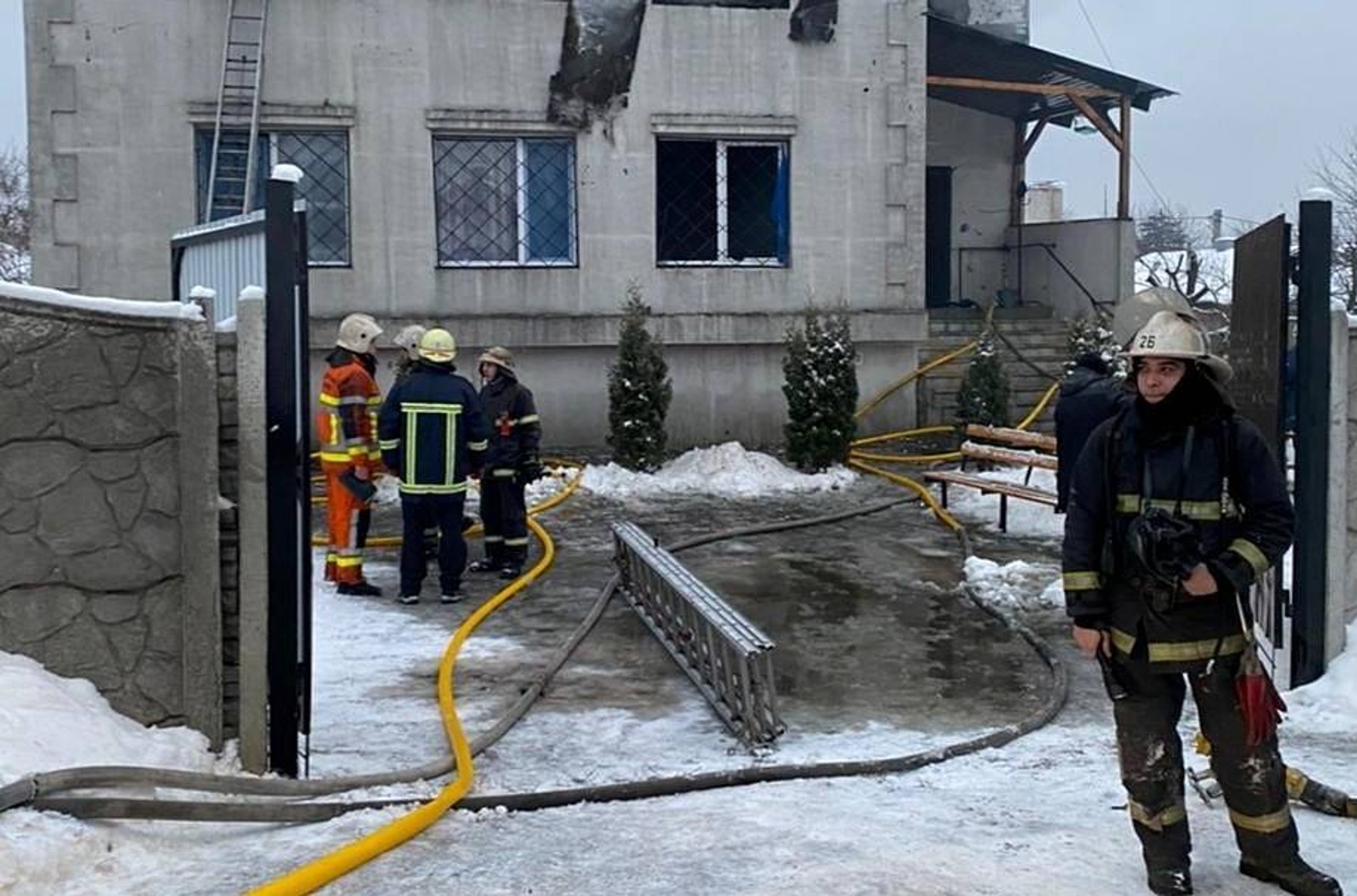 У Харкові 15 людей загинули під час пожежі в будинку для літніх людей, ще 11 постраждали