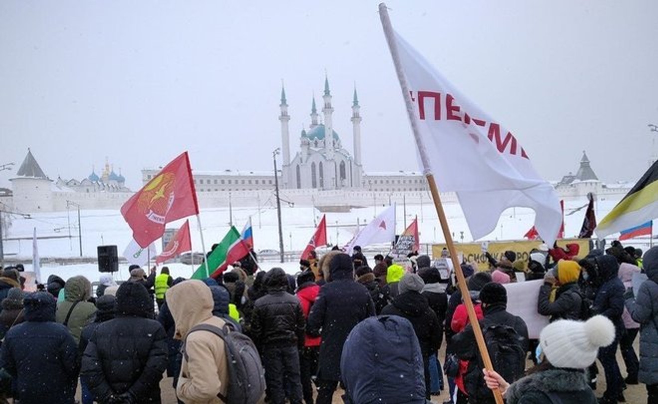 У Казані проходить узгоджений мітинг проти репресій, частина людей не пустили, є затримані