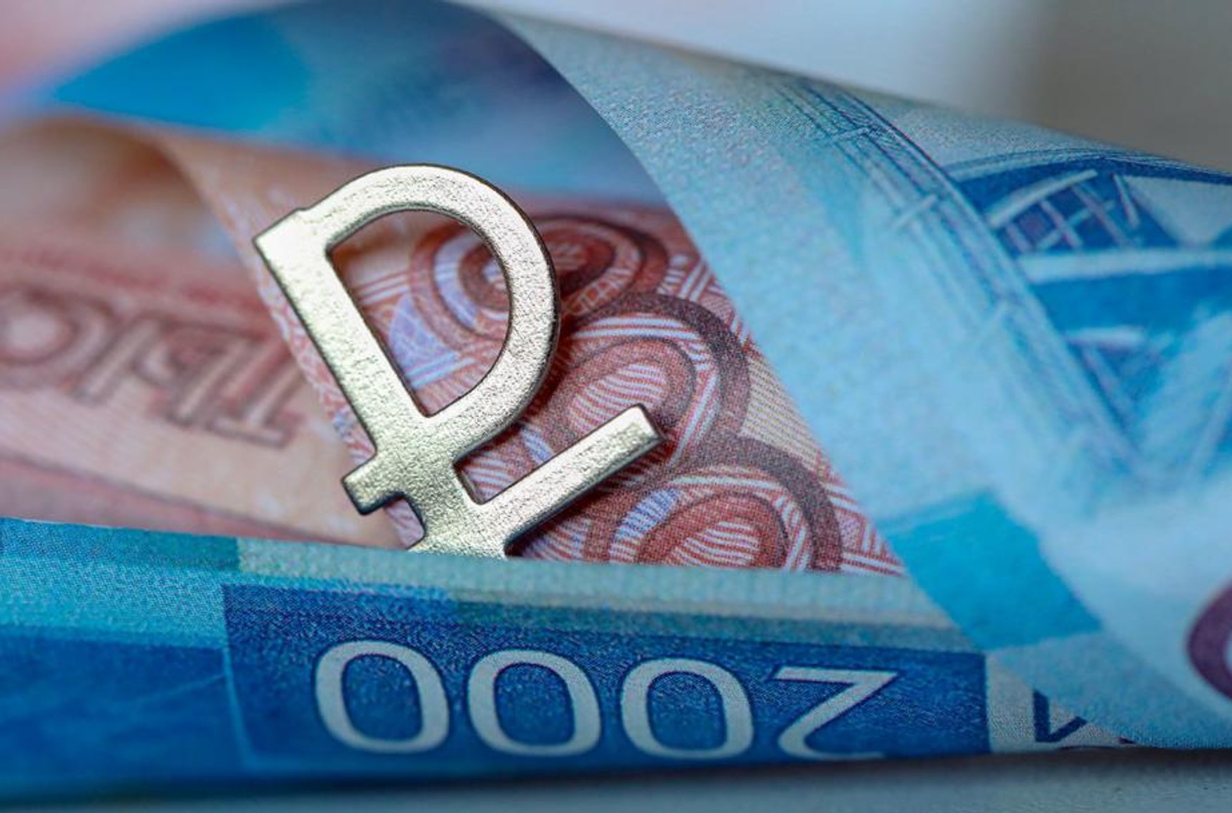 Мінфін знизив частки долара і євро в структурі коштів ФНБ, розмістивши 20% валютної частини фонду в юанях і ієнах