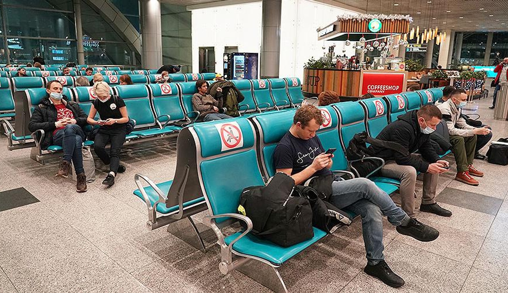 В аеропортах Москви більше 80 рейсів затримано через негоду