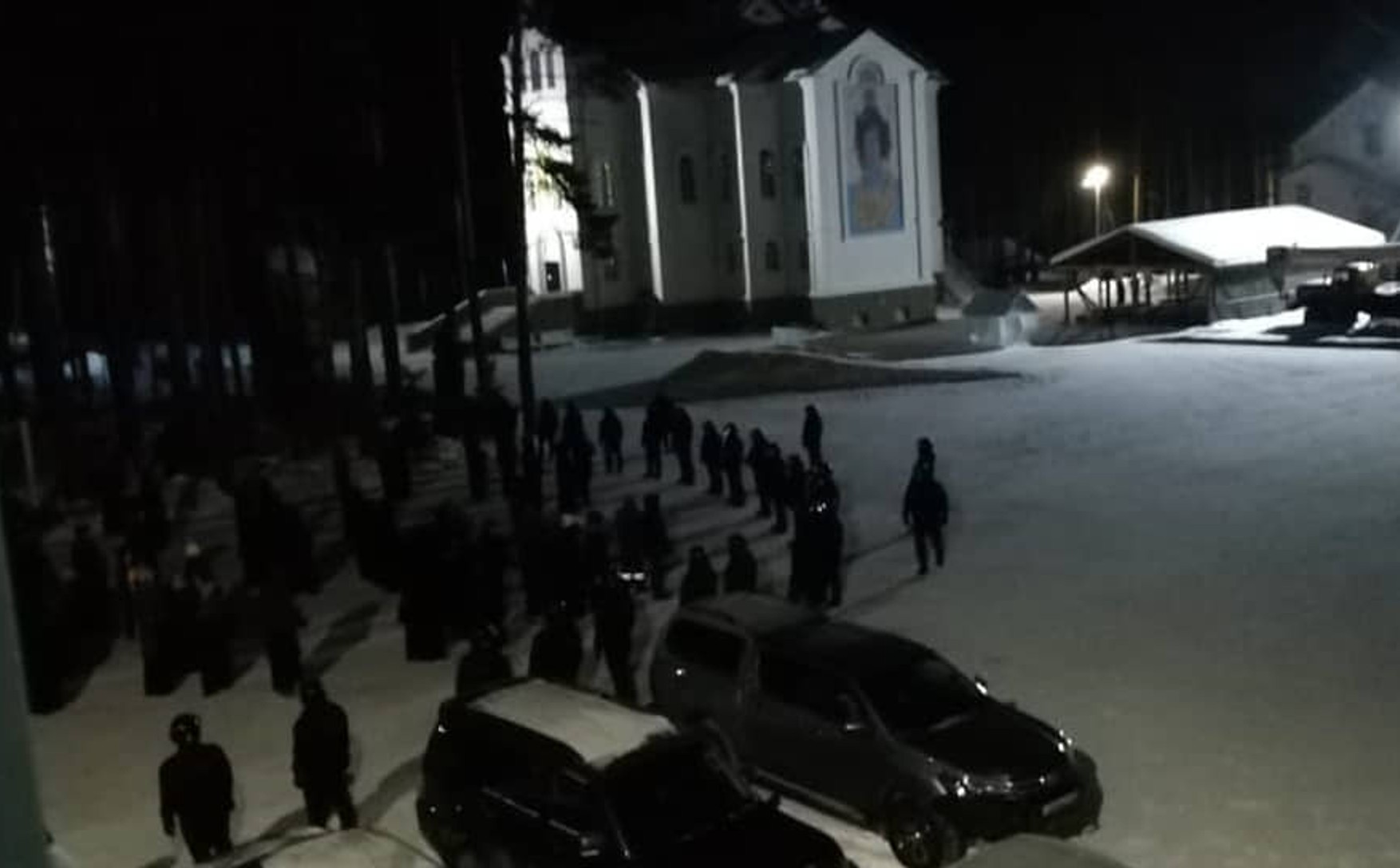 У Среднеуральский жіночий монастир приїхав озброєний ОМОН