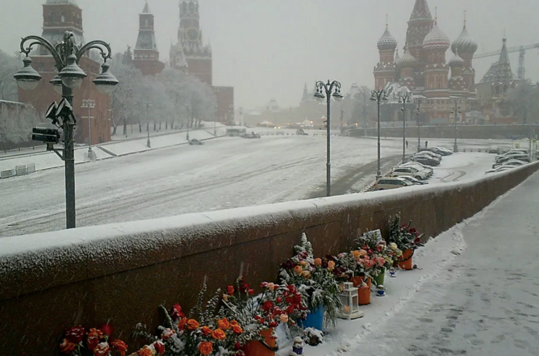 Організатори маршу пам'яті Бориса Нємцова запропонували покласти квіти на місце його вбивства замість ходи