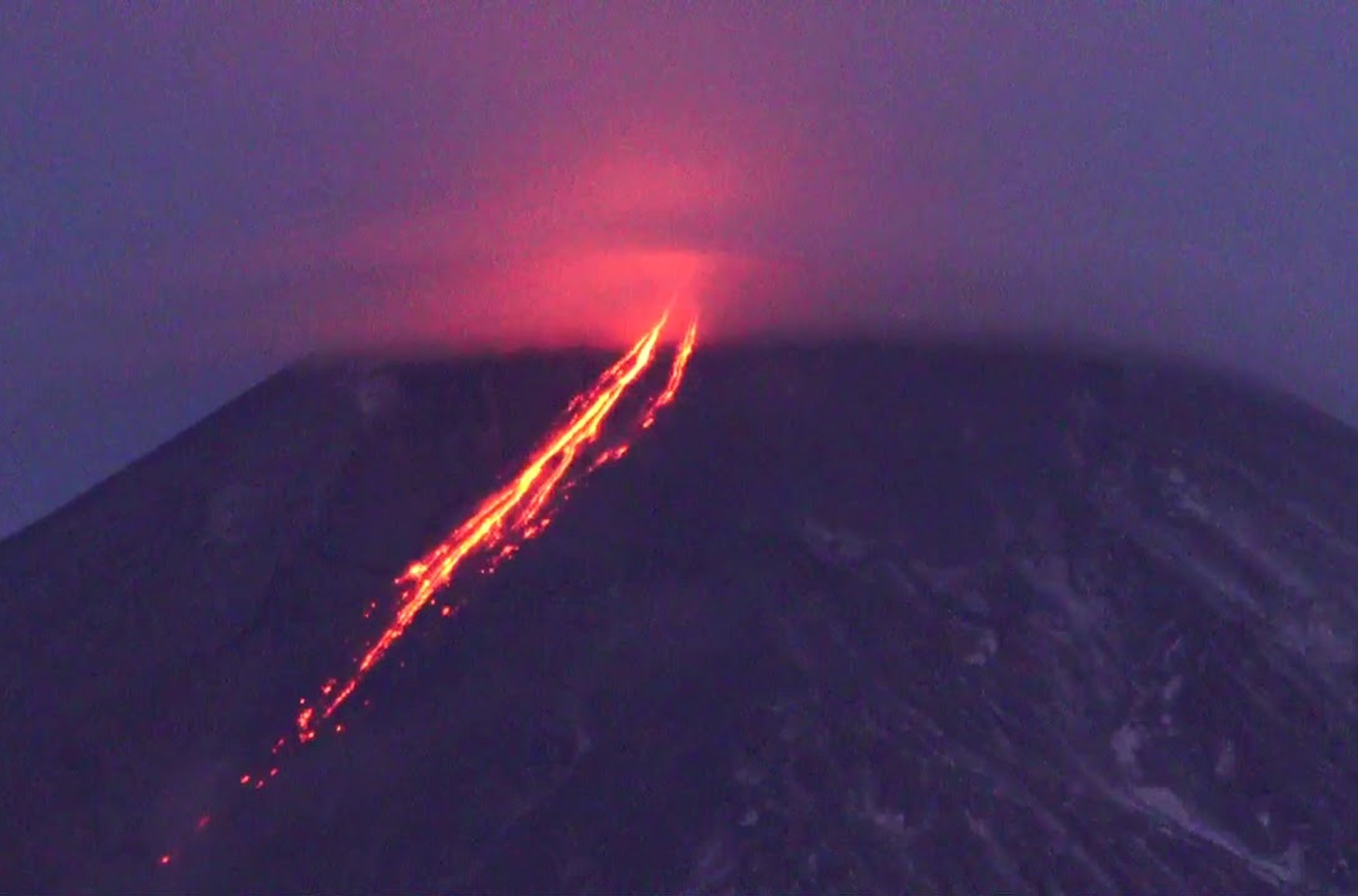 На Камчатці почалося виверження Ключевського вулкана