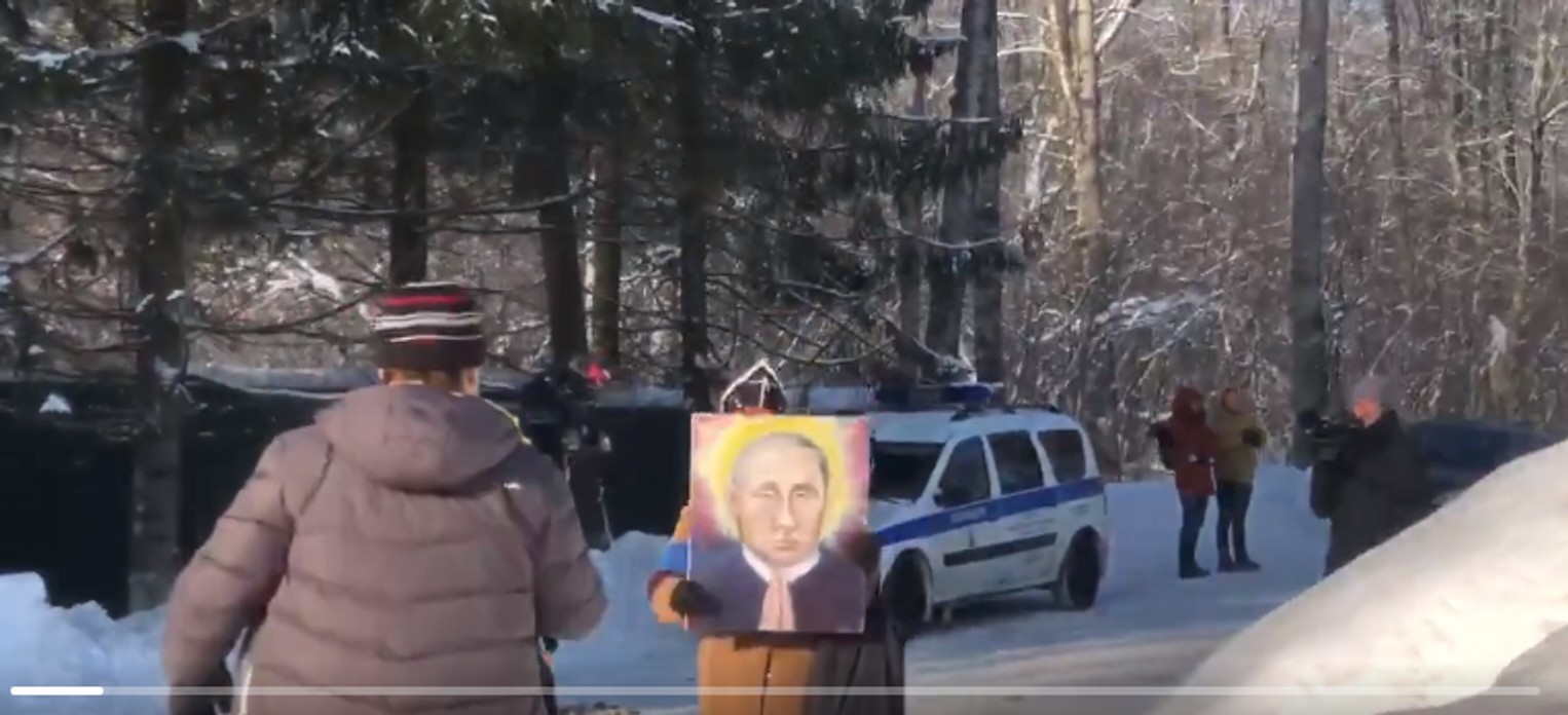 Поліція прийшла до художниці Анжели Аганина після акції з іконою Путіна біля спецприймальника Сахарове