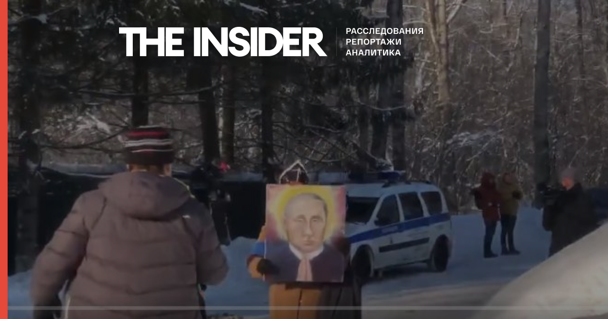 Поліція прийшла до художниці Анжели Аганина після акції з іконою Путіна біля спецприймальника Сахарове