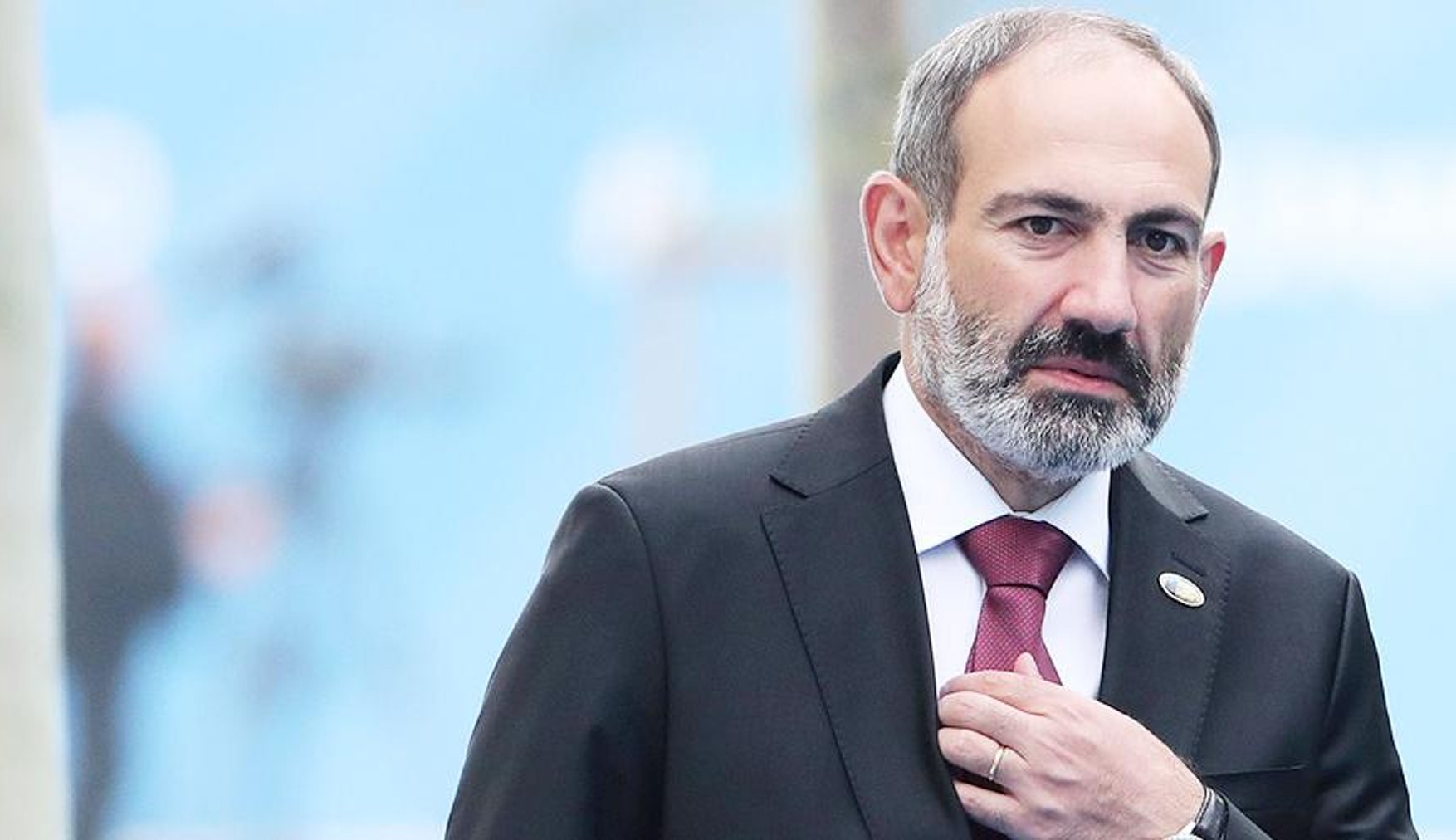 Генштаб ВС Вірменії зажадав відставки прем'єр-міністра Пашиняна. Він закликав своїх прихильників вийти на площу біля Будинку уряду