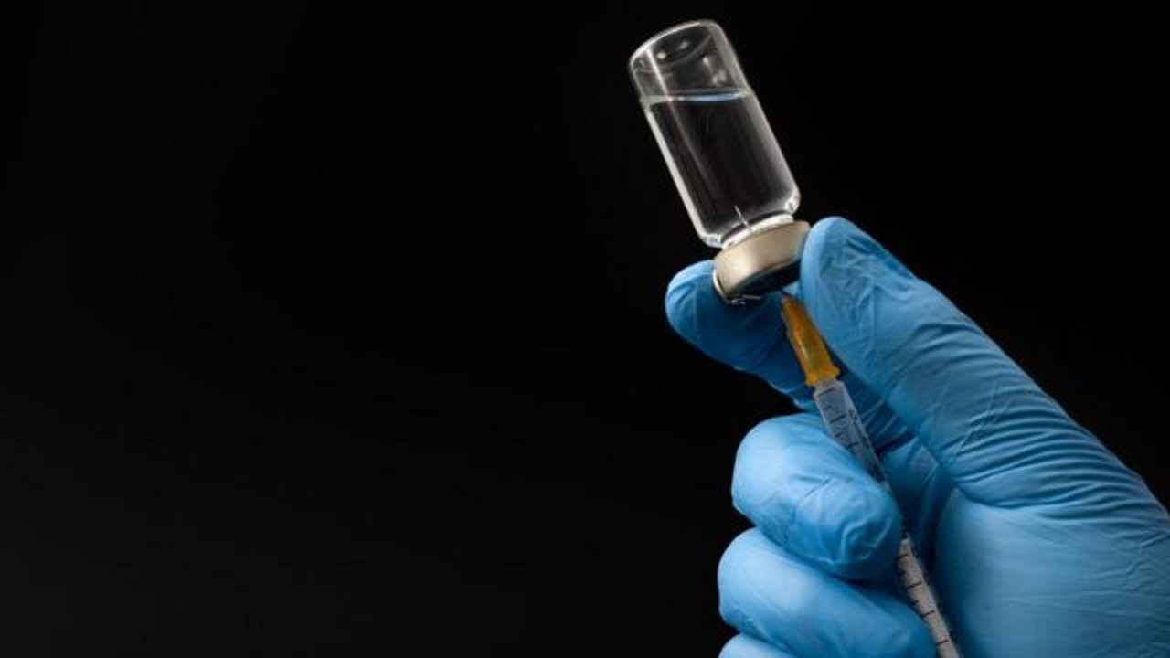 Вакцина «Супутник Лайт» проходить третю фазу клінічних випробувань