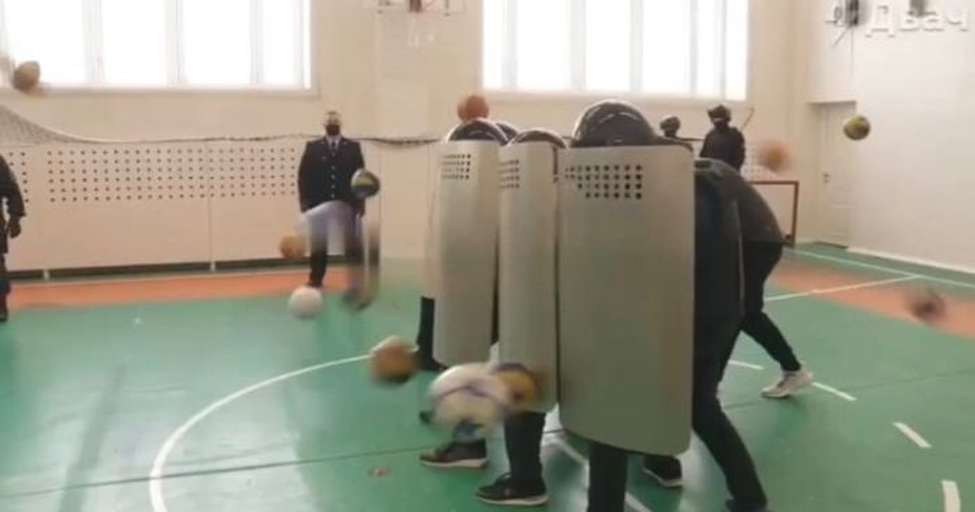 МВС почало перевірку «уроку мужності» в школі в Нижньовартовську, на якому учні «грали» у протестувальників і силовиків