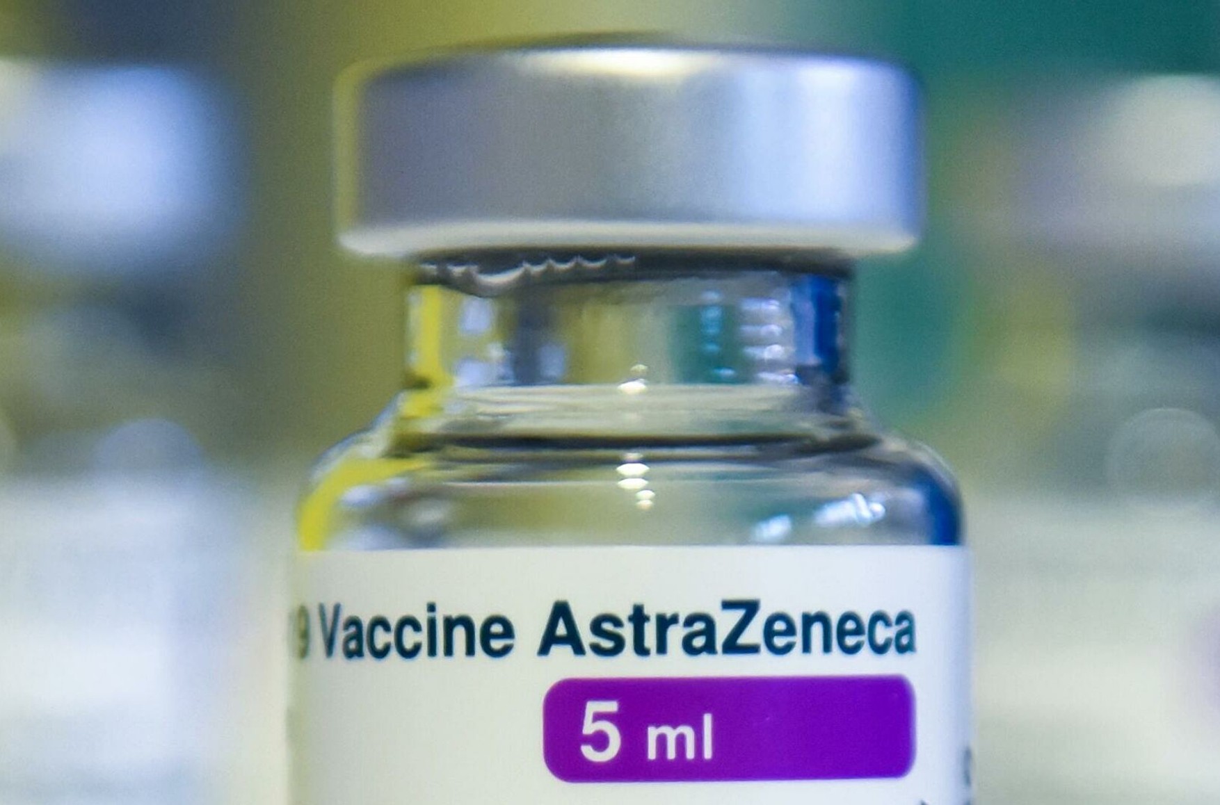 У Німеччині, Франції та Італії призупинили використання вакцини AstraZeneca