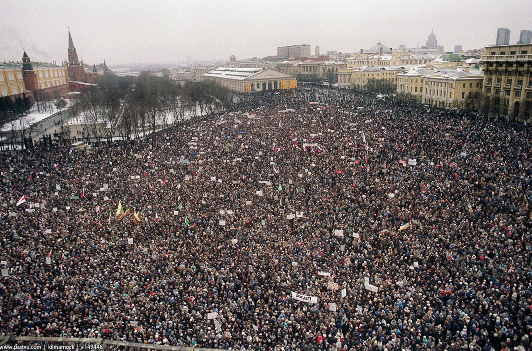 Більше 300 тисяч людей подали заявки на участь у весняних акціях протесту в Росії