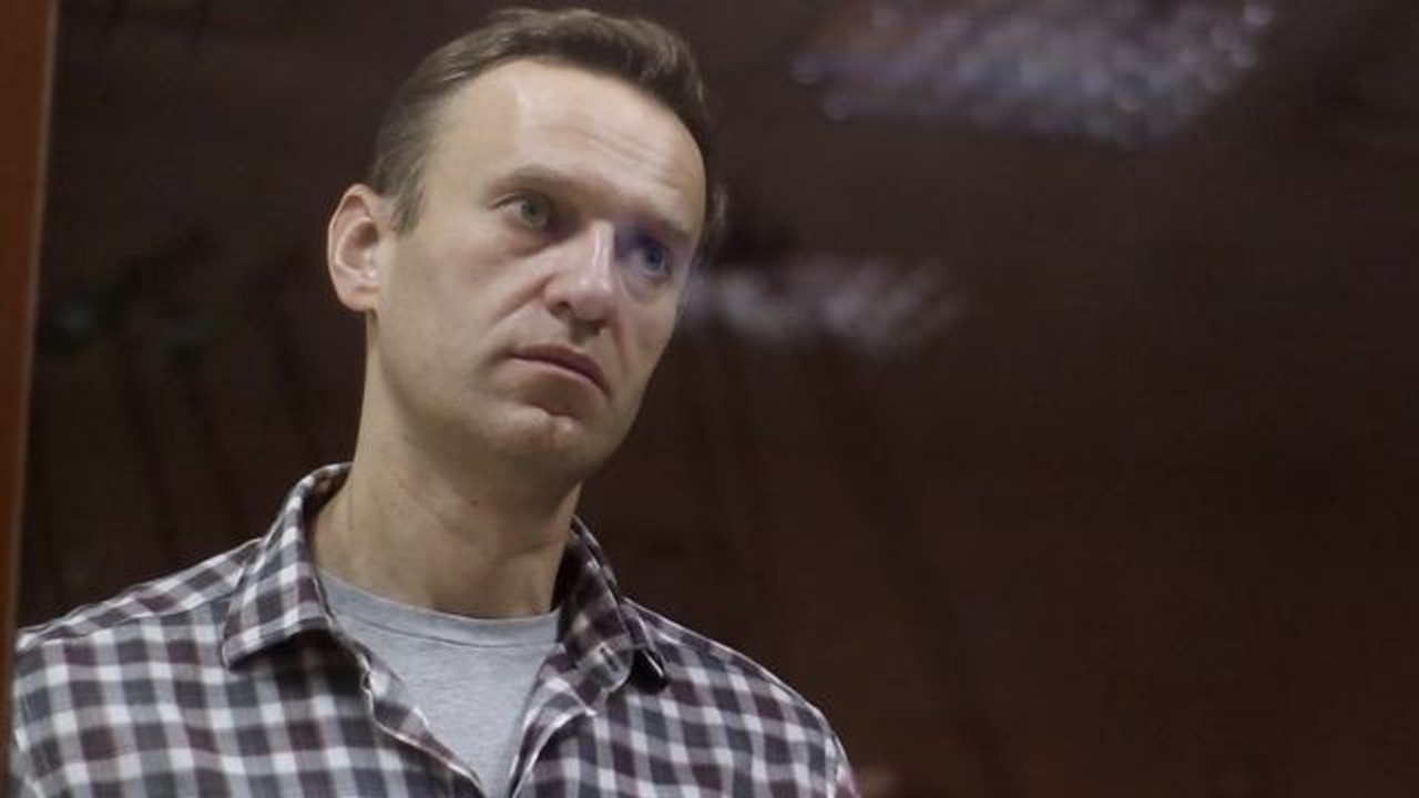 «На зустрічі з адвокатами був у футболці». Олексій Навальний за два тижні в колонії отримав шість доган