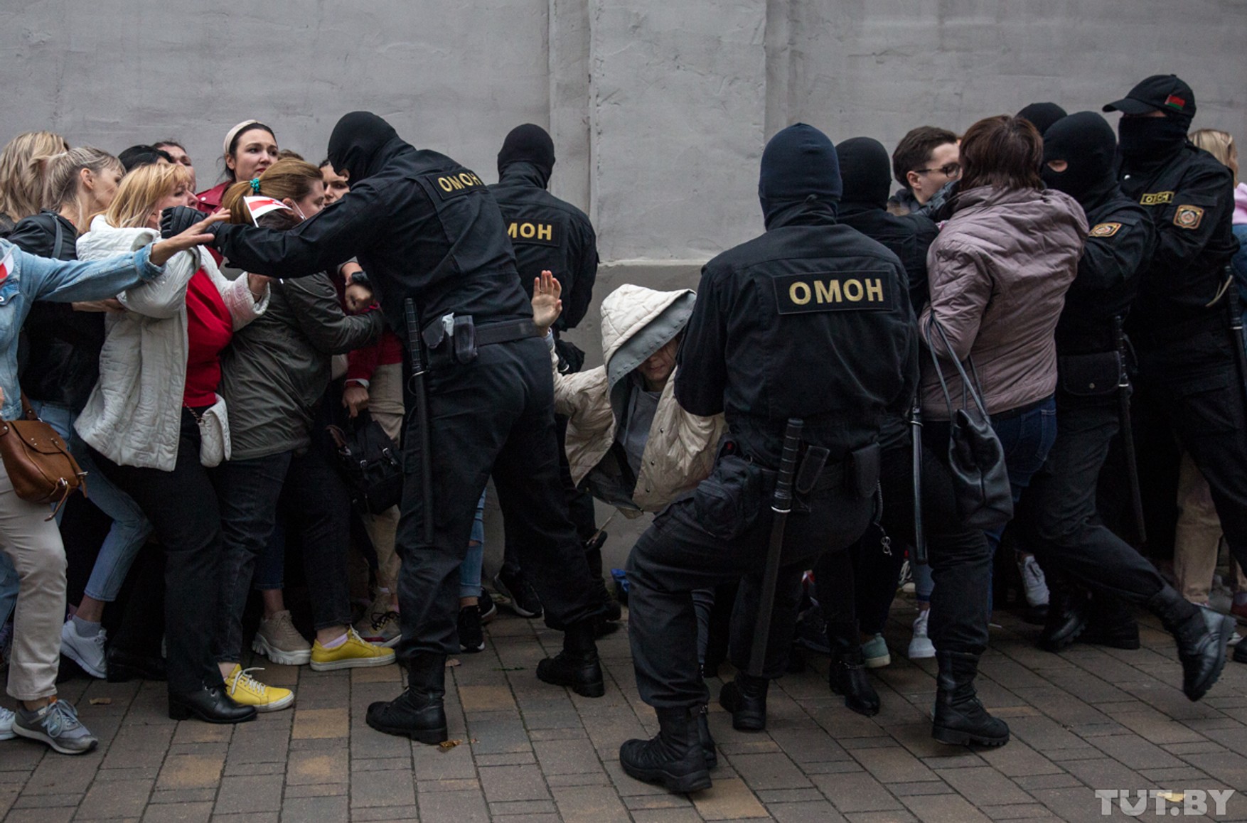 Понад 20 людей затримали на студентській конференції в Мінську