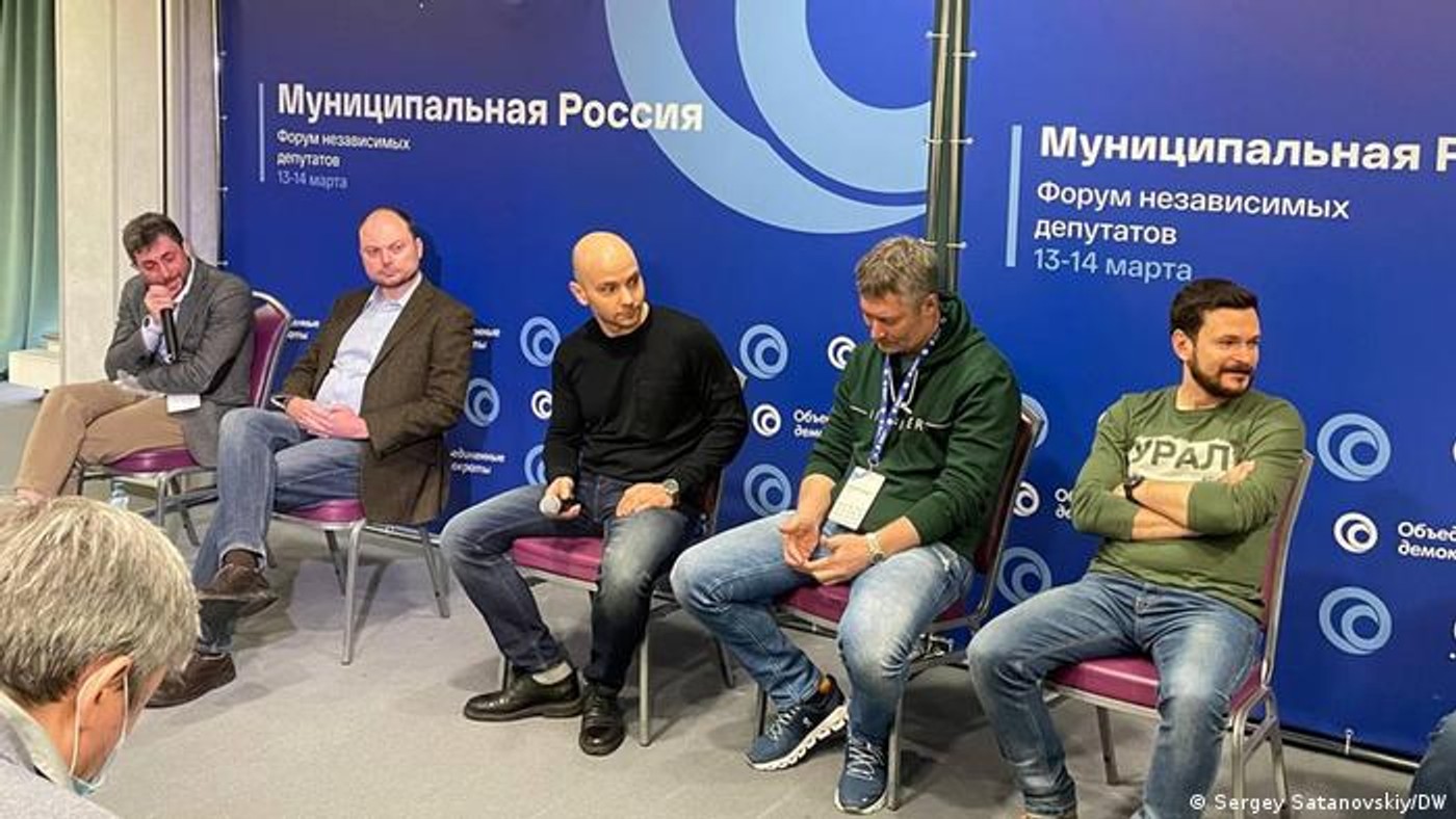 Онлайн-форум «Муніципальної Росії» відвідали 2500 чоловік. Це в 10 разів більше, ніж було на попередньому форумі, який розігнали силовики