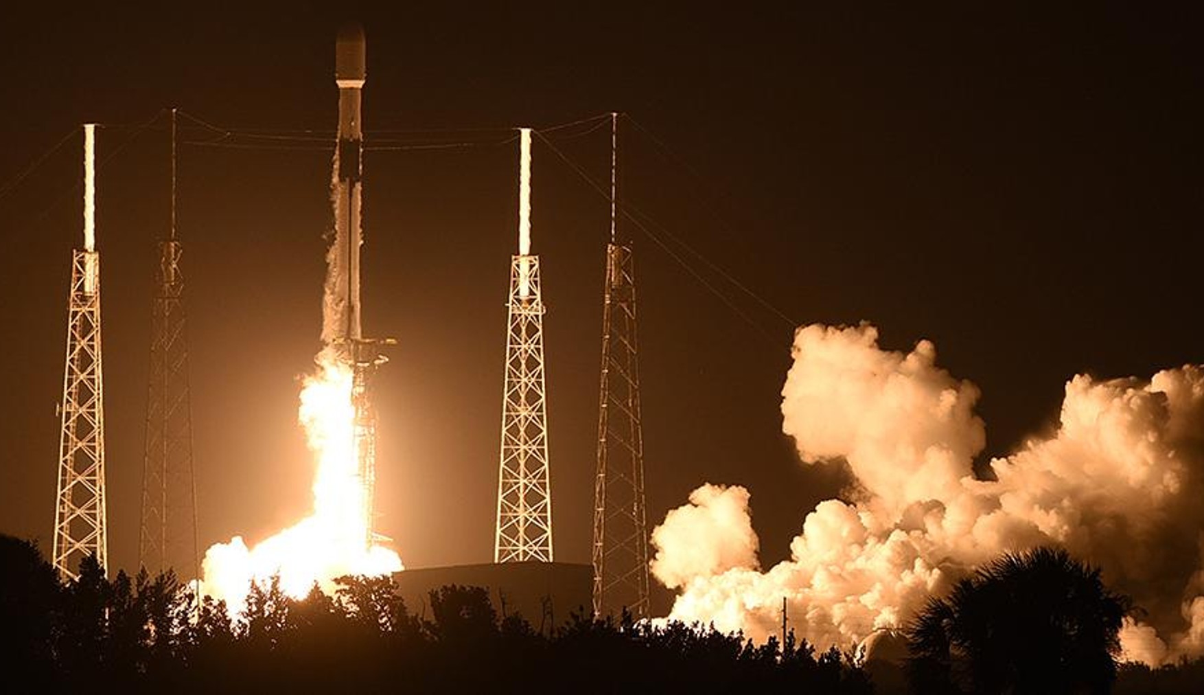 Ракета SpaceX стартувала на орбіту з новою групою інтернет-супутників