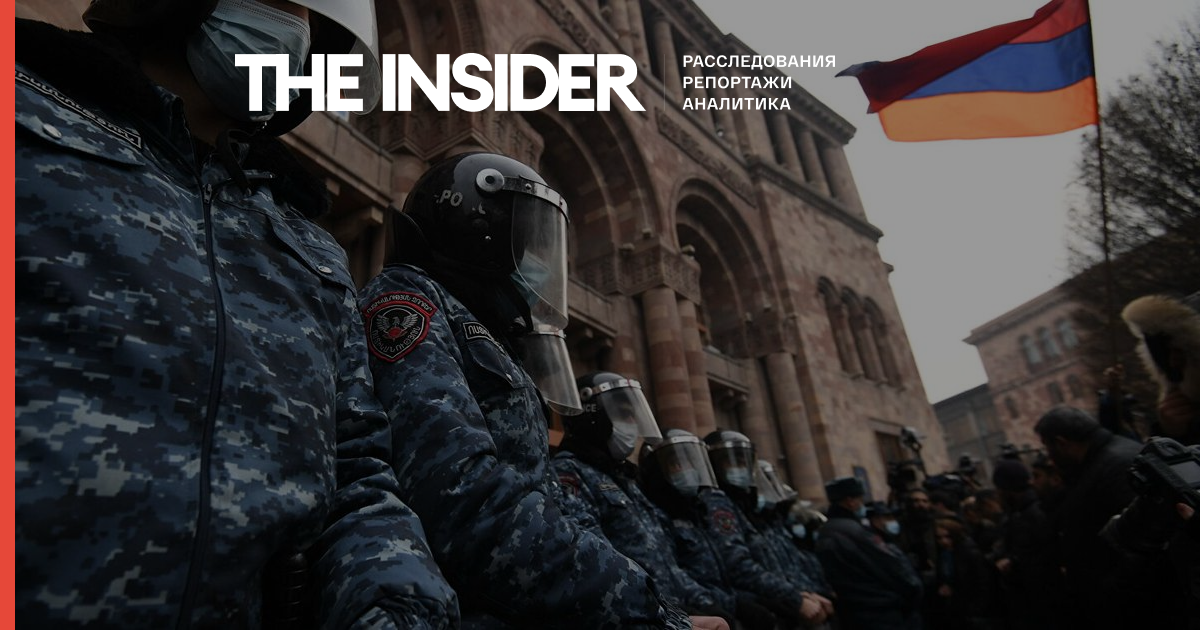 Натовп супротивників Пашиняна увірвалася в будівлю уряду Вірменії - відео