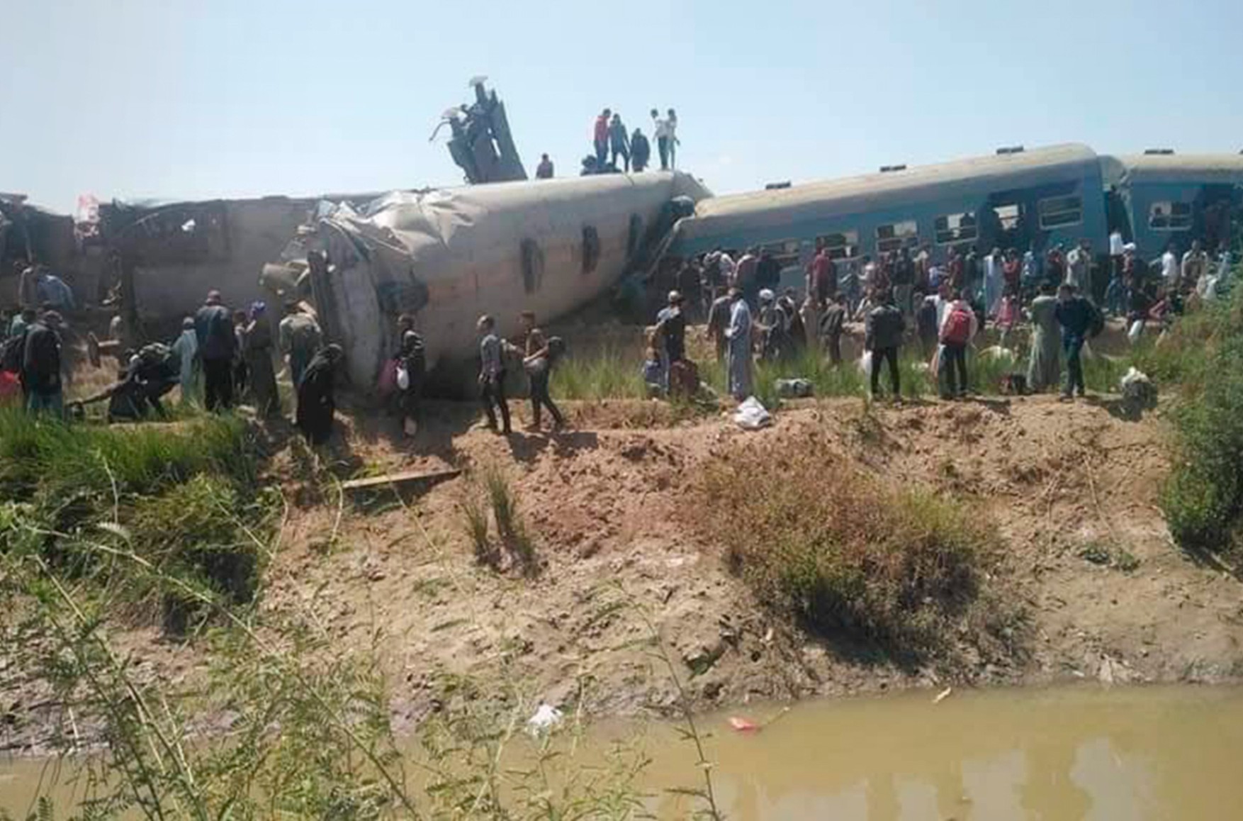 У Єгипті при зіткненні двох потягів загинули понад 30 людей