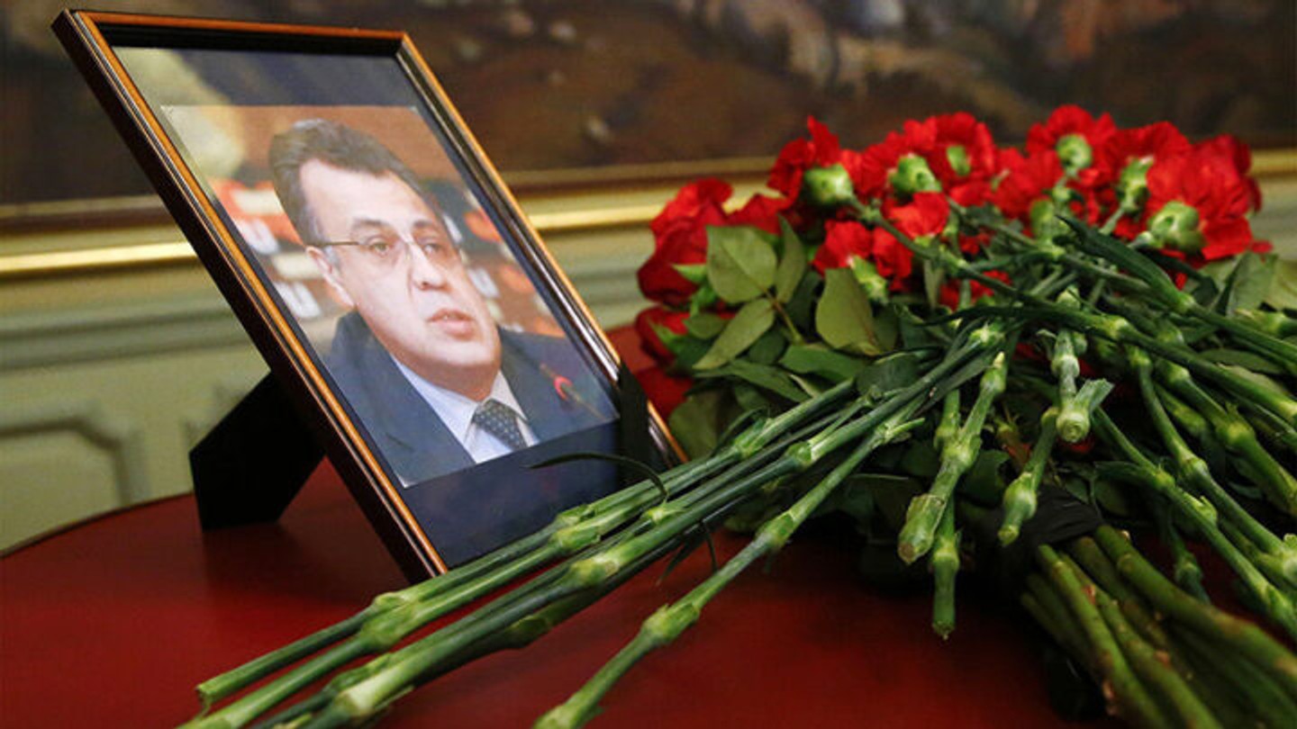 Суд в Туреччині виніс вироки у справі про вбивство російського посла Андрія Карлова