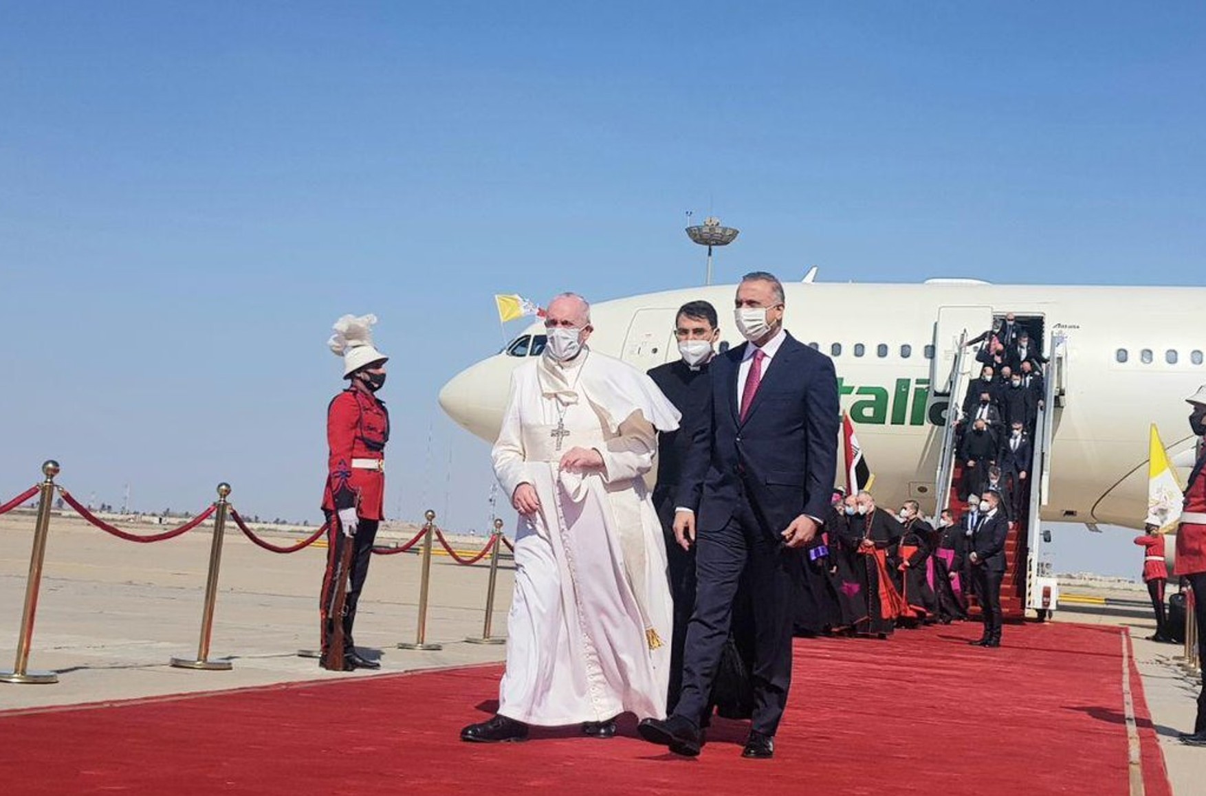 Папа Франциск прилетів з першим в історії католицької церкви візитом до Іраку