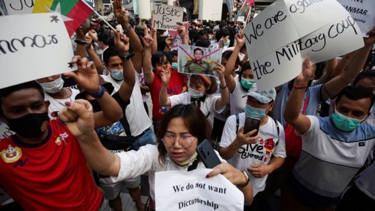 Число убитих демонстрантів після захоплення військовими влади в М'янмі перевищила 130 осіб