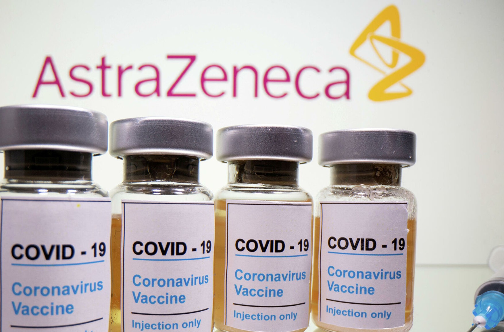 В Австрії відмовилися використовувати партію вакцини AstraZeneca в зв'язку з розслідуванням смерті людини і захворювання іншого