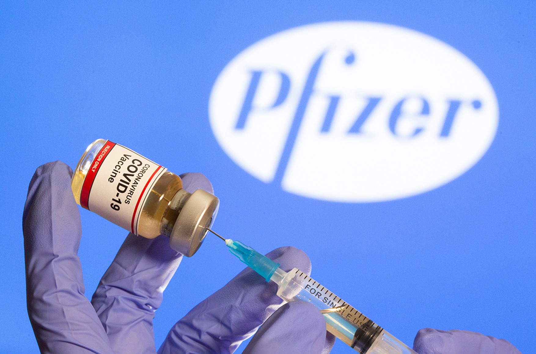 Компанія Pfizer оголосила про ефективність своєї вакцини проти британського штаму COVID-19