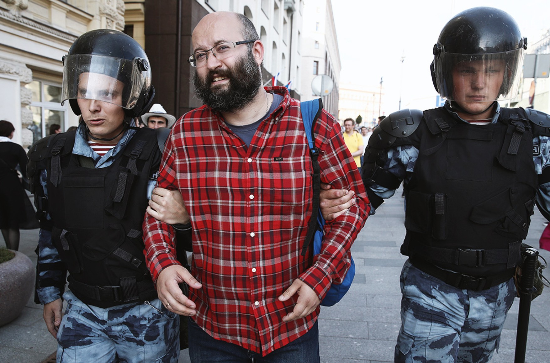Мосміськсуд залишив в силі арешт Іллі Азара за пост про акцію в підтримку Івана Сафронова