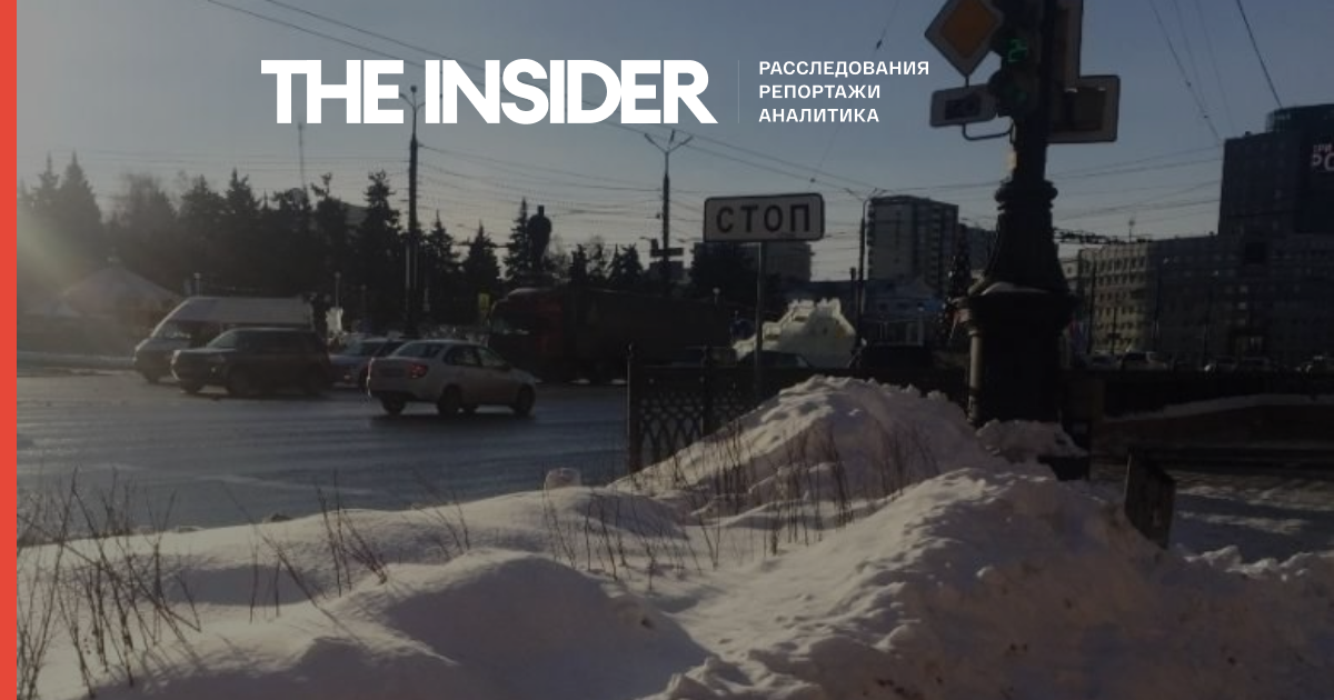 Пенсіонери в Челябінську скинулися на лопати для прибирання снігу, які подарували голові району