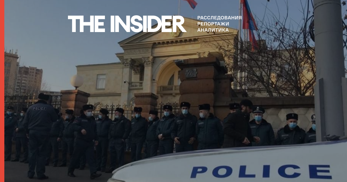 У Вірменії у резиденції президента відбулися сутички між протестувальниками та поліцією