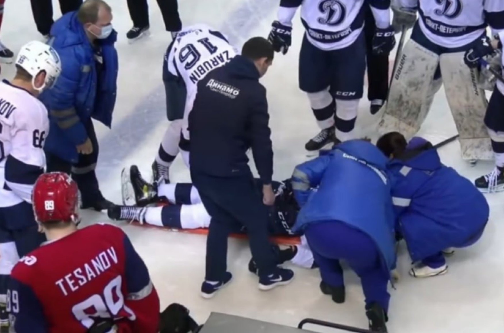 Хокеїст Тимур Файзутдінов помер в ярославської лікарні, після попадання шайбою в голову