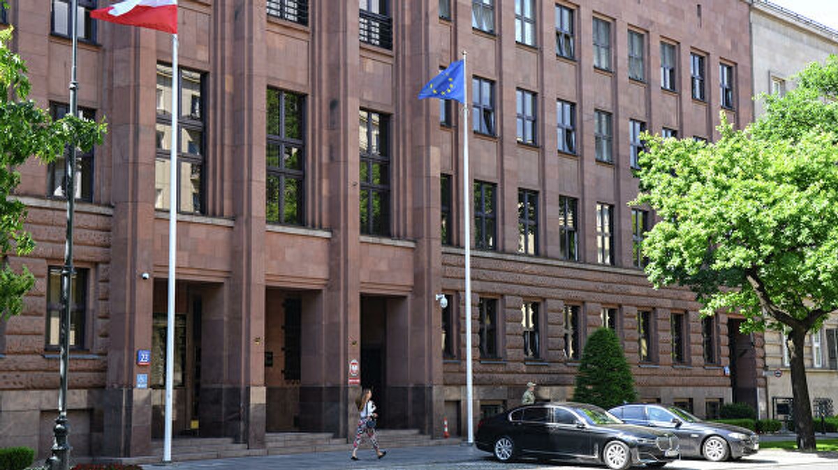 МЗС Польщі висилає трьох російських дипломатів