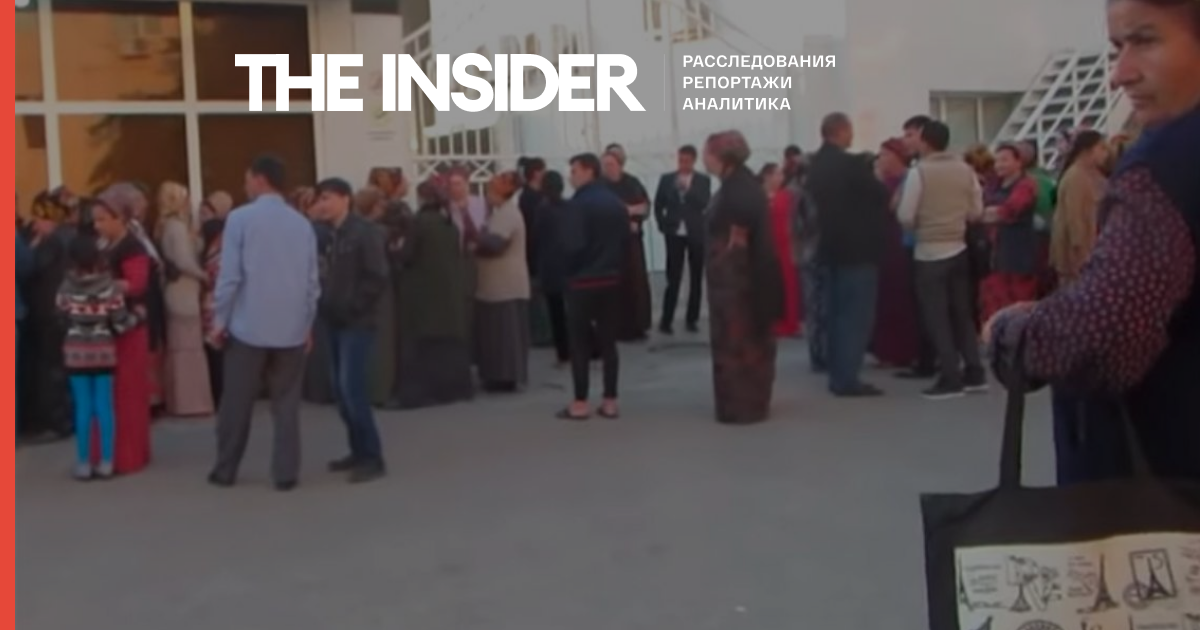 У Туркменістані заборонили черги за продуктами. Якщо у магазина збирається більше 4 чоловік, поліція загрожує арештом