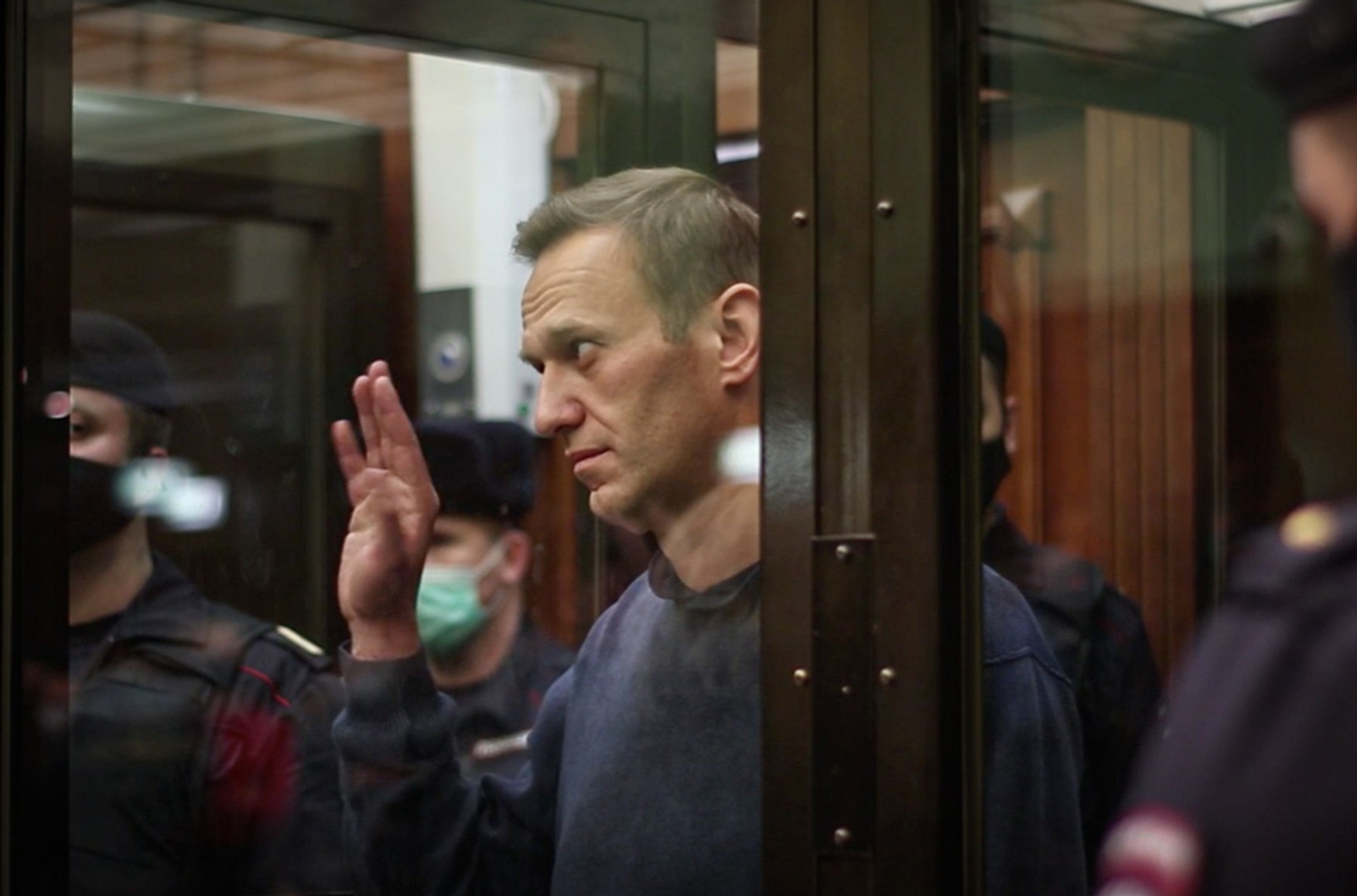 Юлія Навального про побачення з чоловіком в колонії: «Каже насилу і лягає на стіл, щоб перепочити»