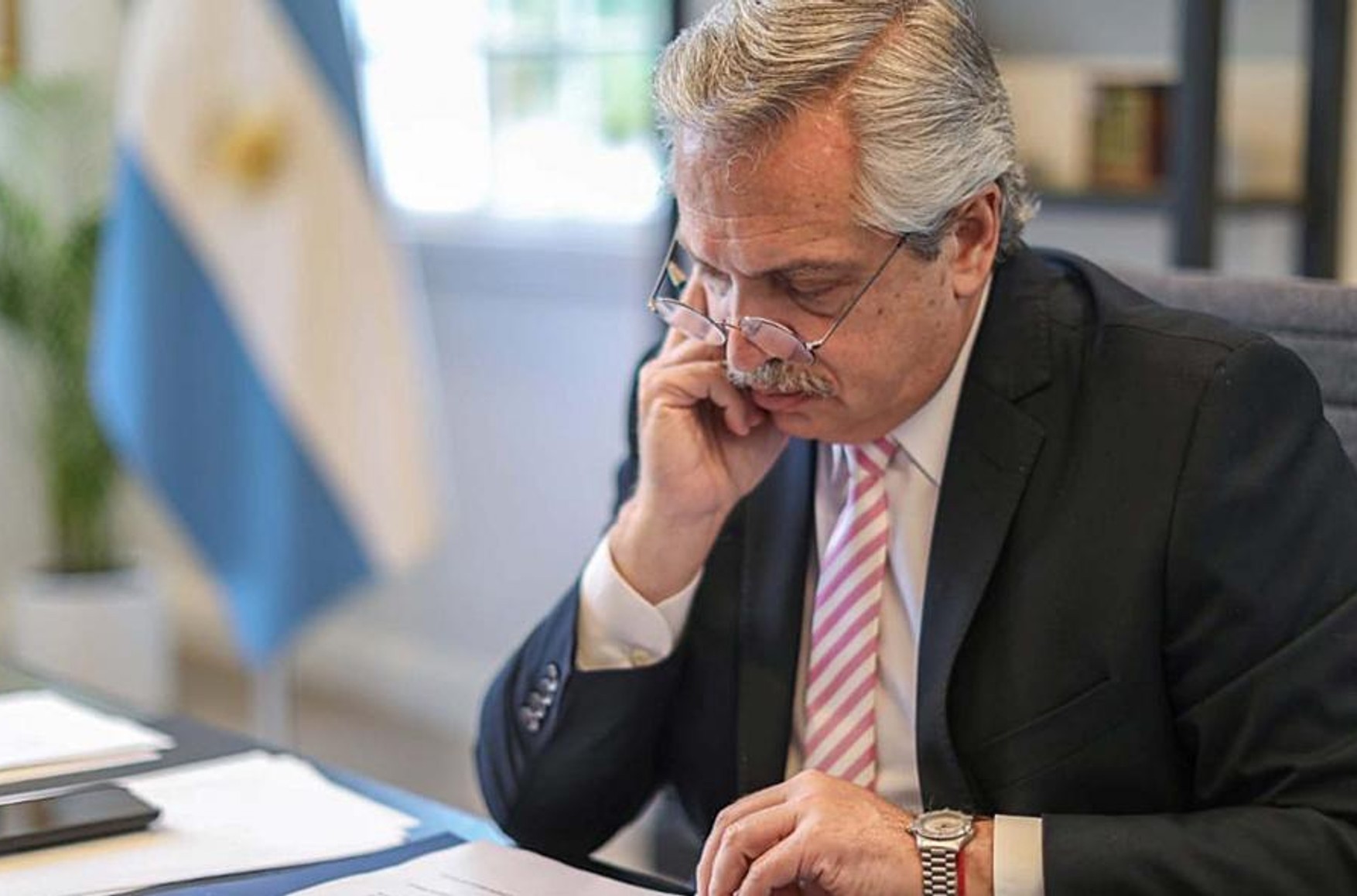 Президент Аргентини заразився коронавірусів. До цього він зробив щеплення «Супутник V»