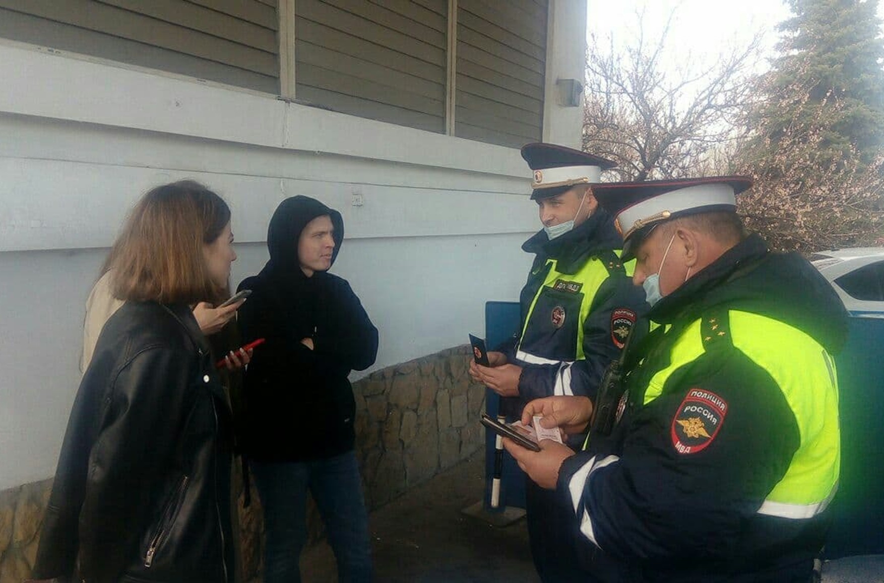 Поліцейські затримали трьох співробітників штабу Навального в Краснодарі
