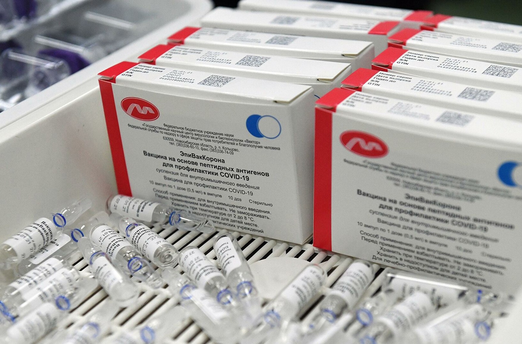 Друга російська вакцина «ЕпіВакКорона» почала надходити в регіони для масової вакцинації населення