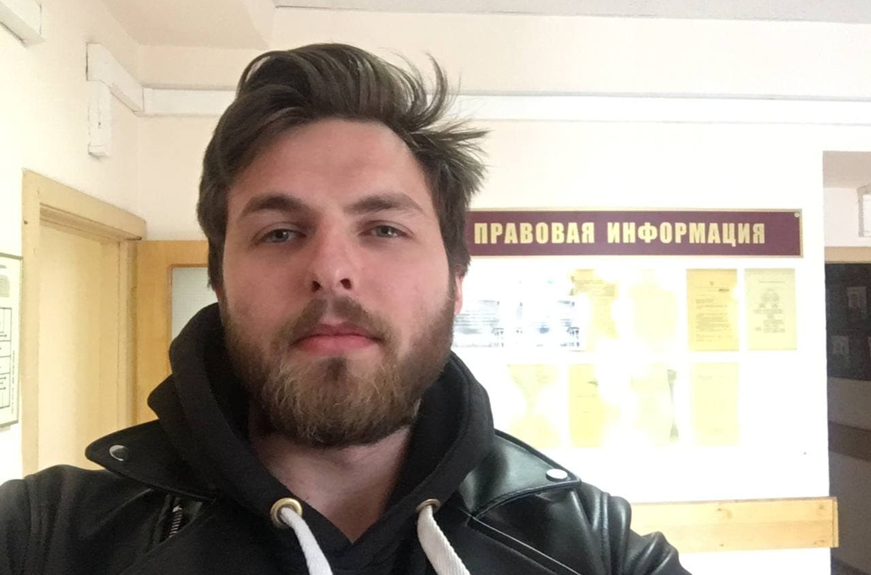 У Москві за участь в акції 21 квітня затримали журналіста «Дождя» Олексія Коростельова. Він був там в жилеті і з прес-картою