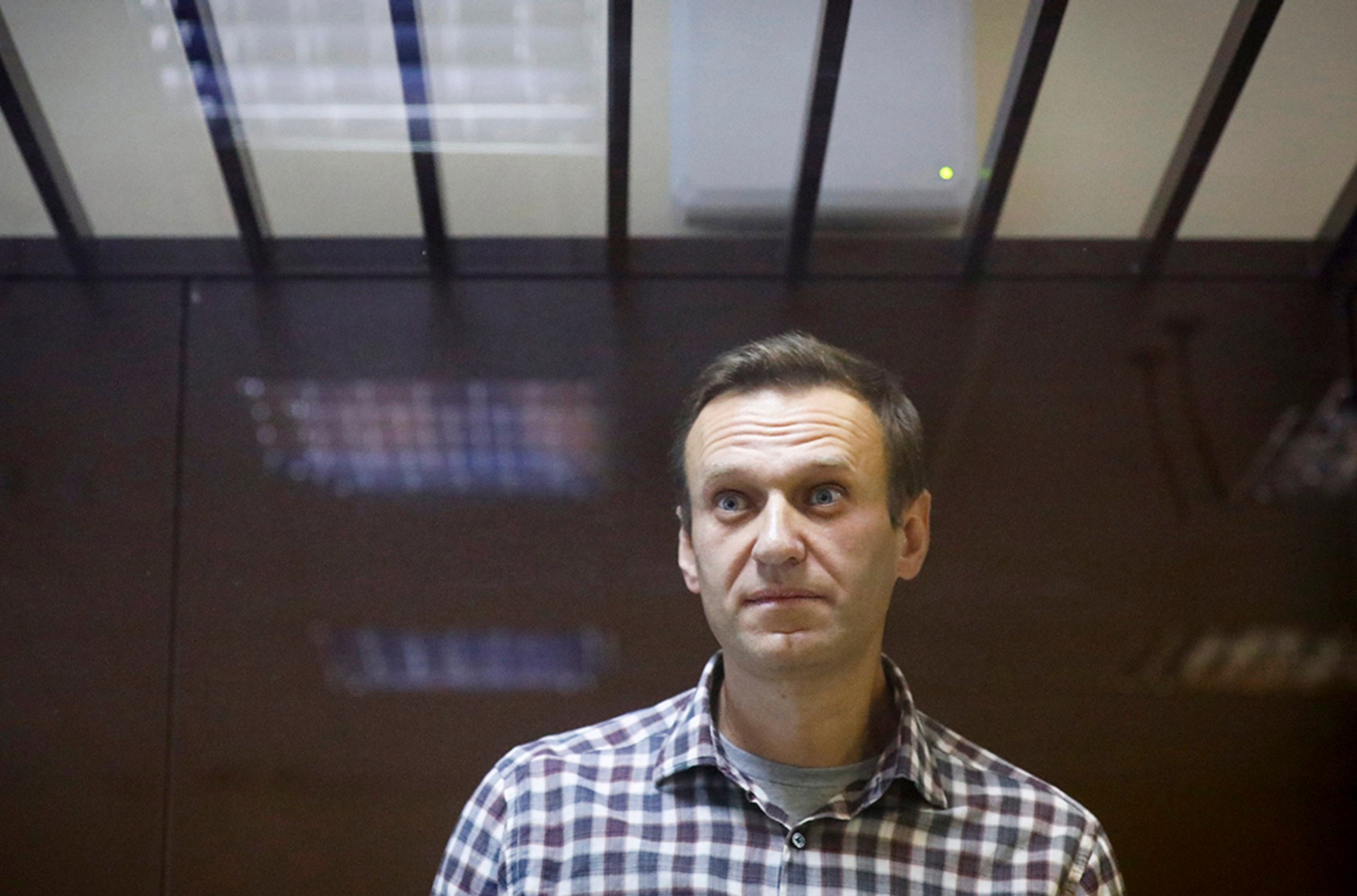 «У нього дуже сильний кашель, температура, він виснажений», - адвокат розповіла про стан Навального