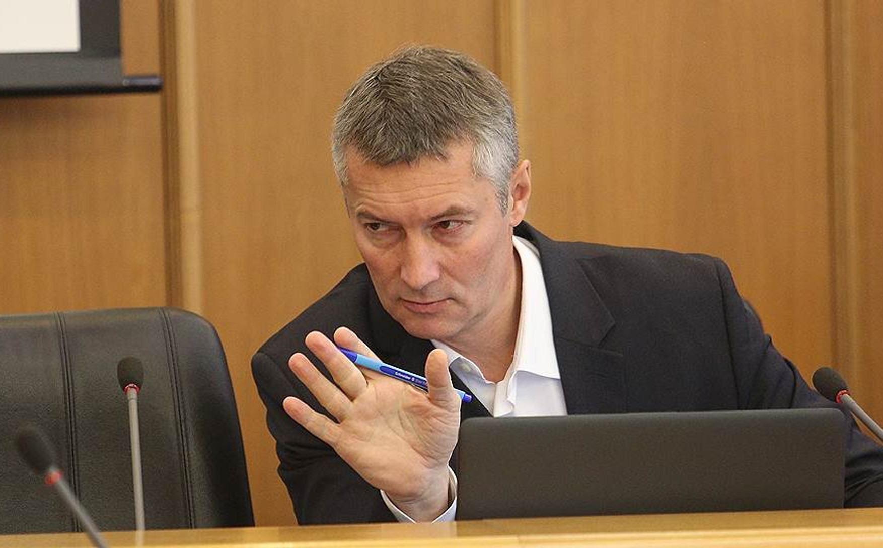 Суд замінив Євгену Ройзману обов'язкові роботи на штраф в 20 тисяч за акцію в підтримку Навального