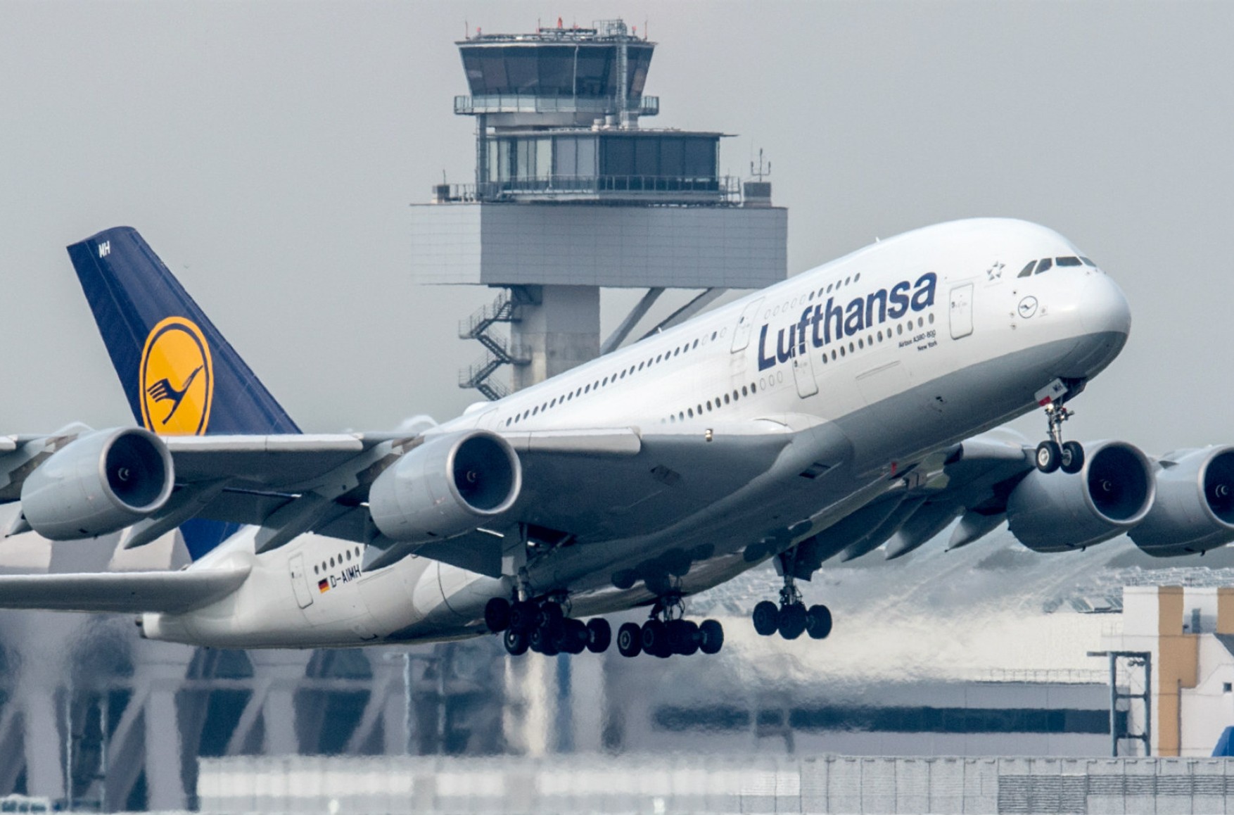У Мінську затримали виліт літака Lufthansa до Франкфурта. Очевидці повідомляють, що пасажирів відправили на повторний огляд