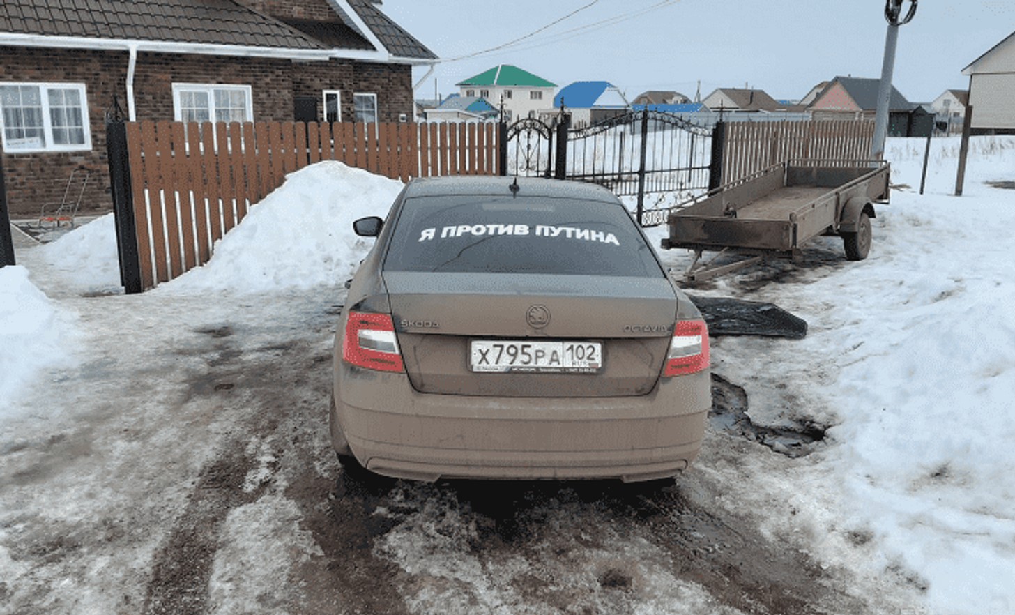 У Башкирії суд призначив умовний термін місцевому жителю по справі про підпал машини опозиціонера з наклейкою «Я проти Путіна»