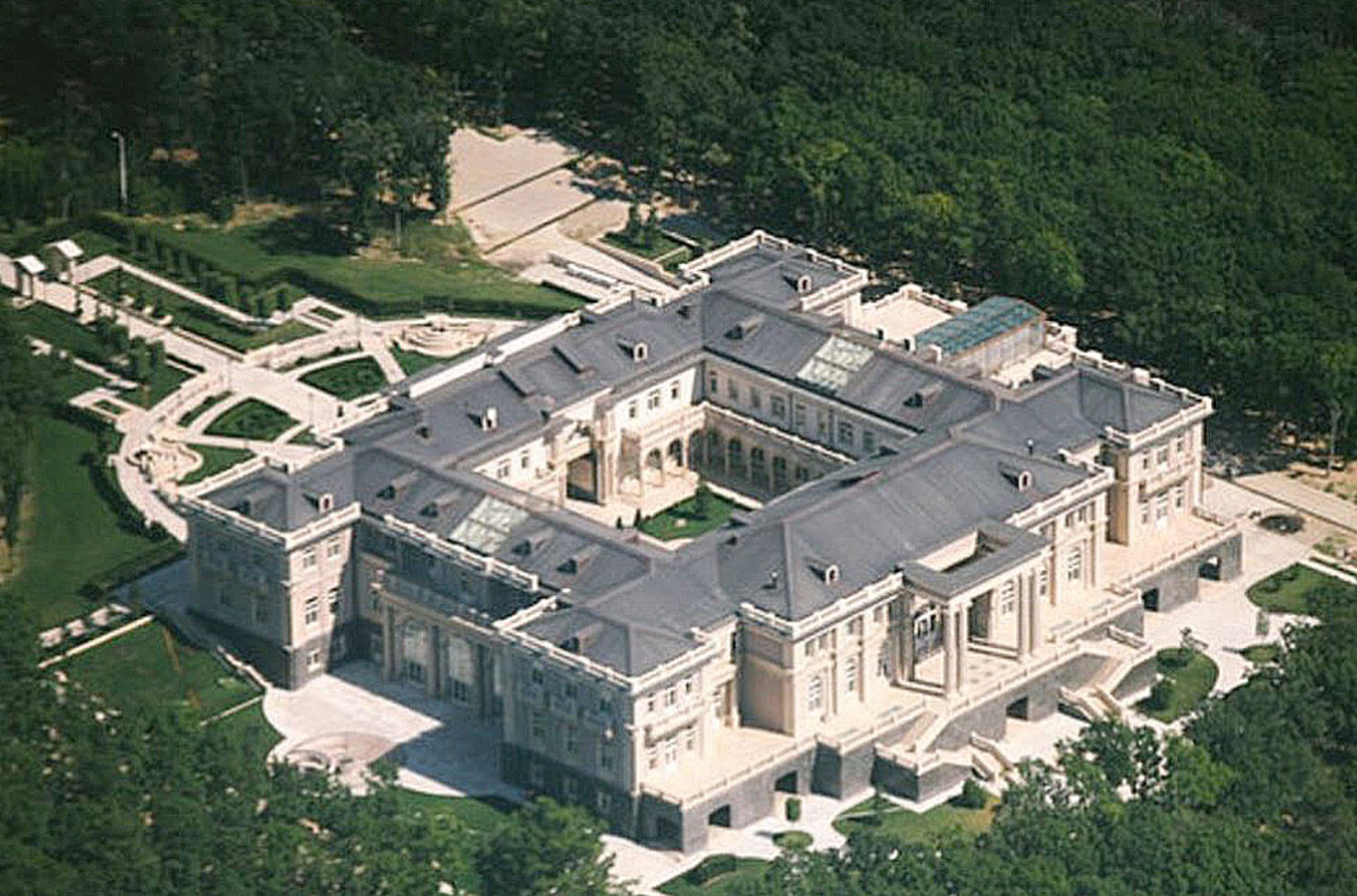 Бі-Бі-Сі: палац Путіна під Геленджик ховали 10 років за допомогою підставних власників і спецслужб