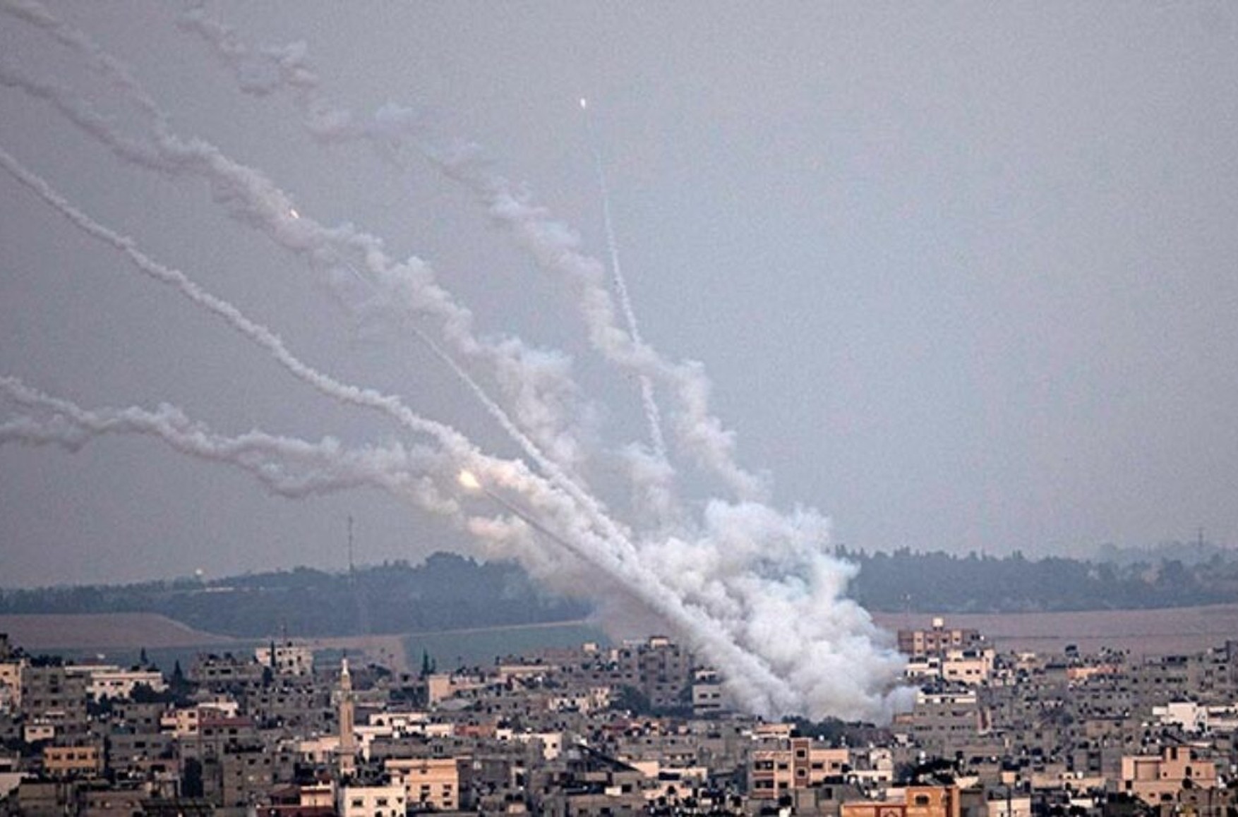 ХАМАС випустив 130 ракет по Тель-Авіву після того, як ізраїльські військові знищили 13-поверховий житловий будинок в секторі Газа