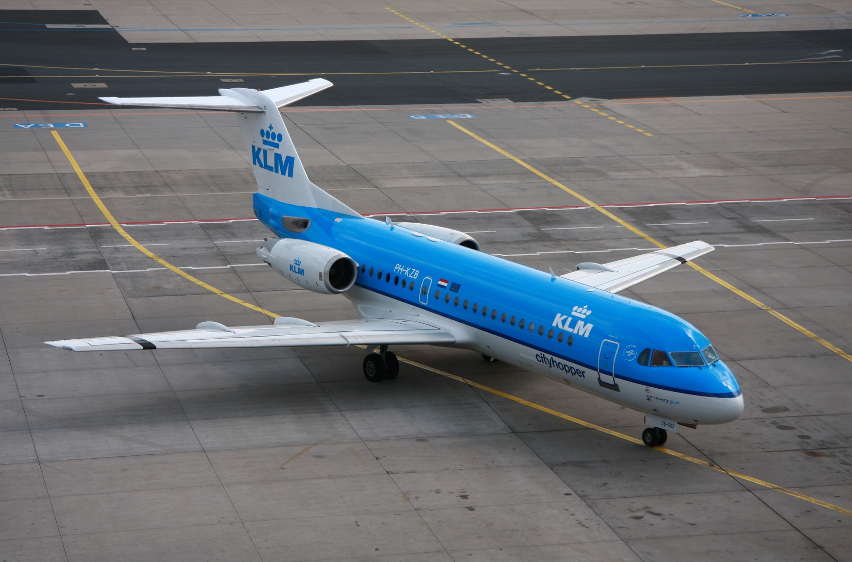 Нідерландська авіакомпанія KLM слідом за німецькою Lufthansa призупиняє польоти в повітряному просторі Білорусі