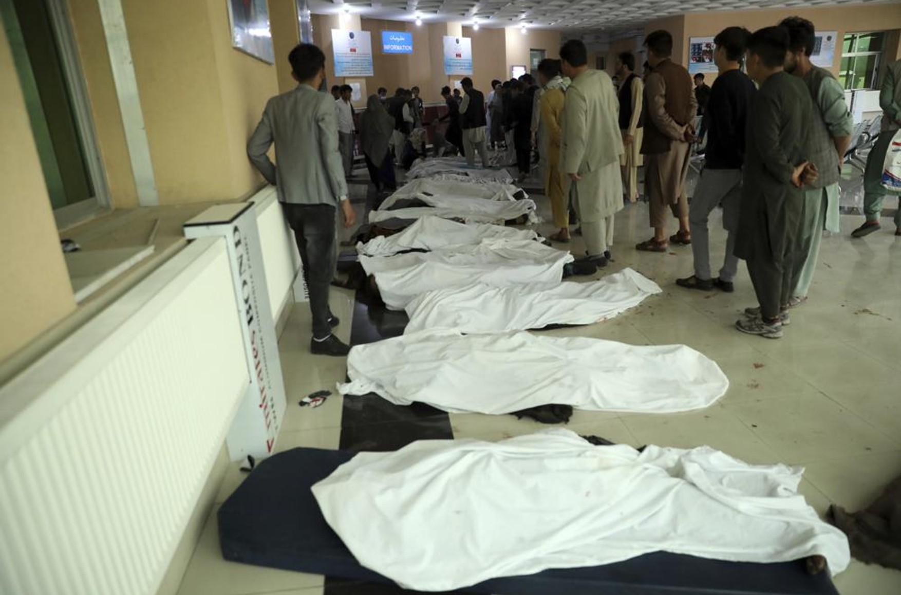 Президент Афганістану оголосив 11 травня вдень національного трауру за жертвами вибуху біля школи в Кабулі