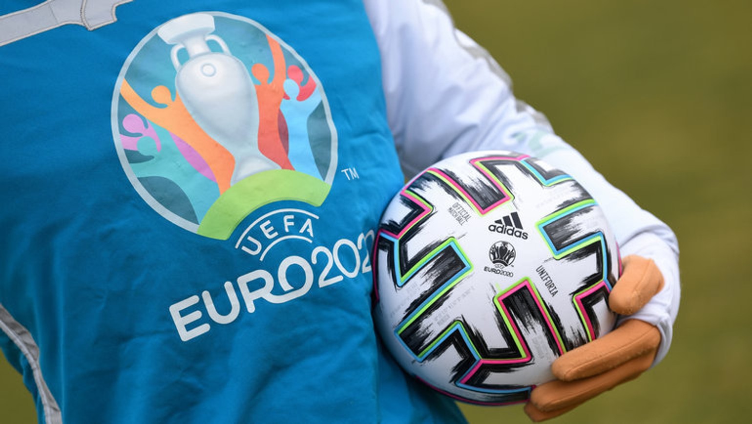 Росія дозволила в'їзд іноземним уболівальникам на чемпіонат Європи з футболу