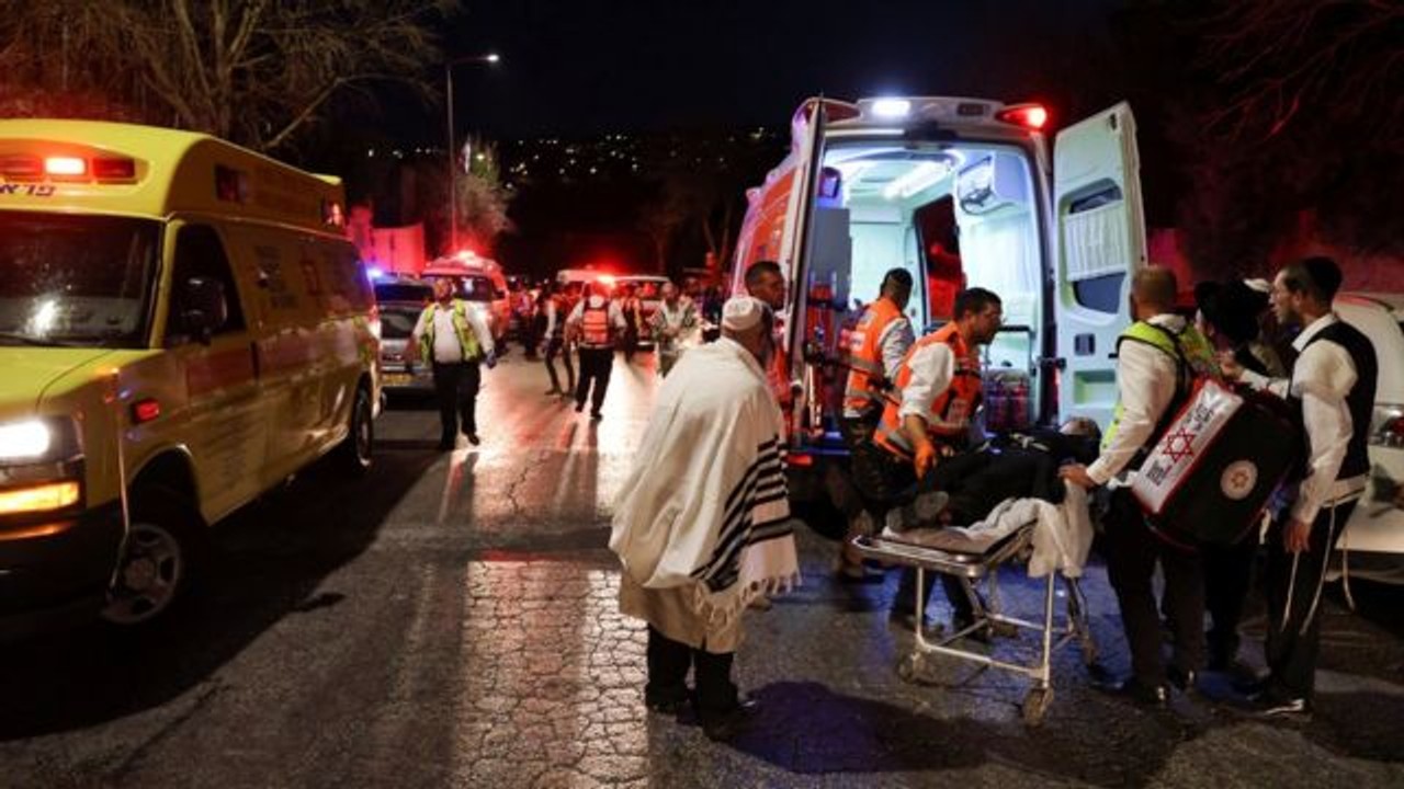 Двоє людей загинули, понад 130 постраждали в результаті обвалення трибуни в Ізраїлі