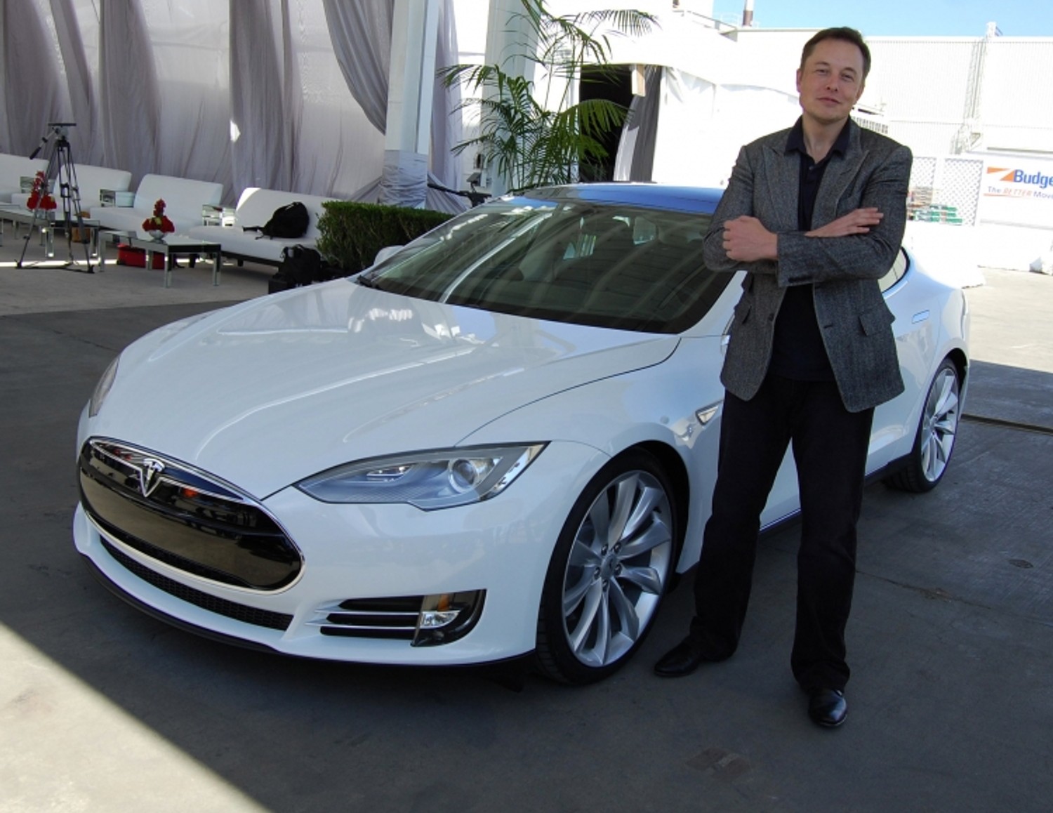 Ілон Маск припинив продажі електромобілів Tesla за біткойни. Після цього курс біткойнов впав на 15%