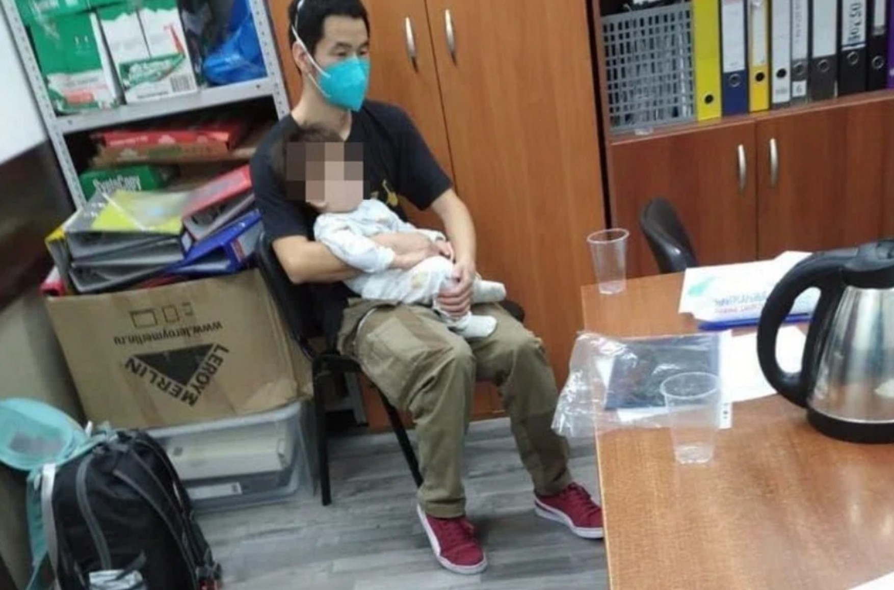 У Москві у громадянина Китаю відібрали сина, народженого від сурогатної матері. Самого його затримали у справі про торгівлю людьми