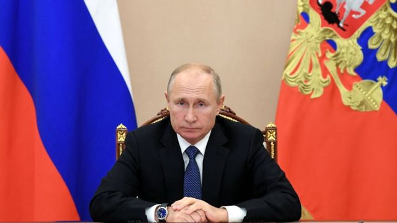 Путін доручив організувати в Росії платну вакцинацію іноземців